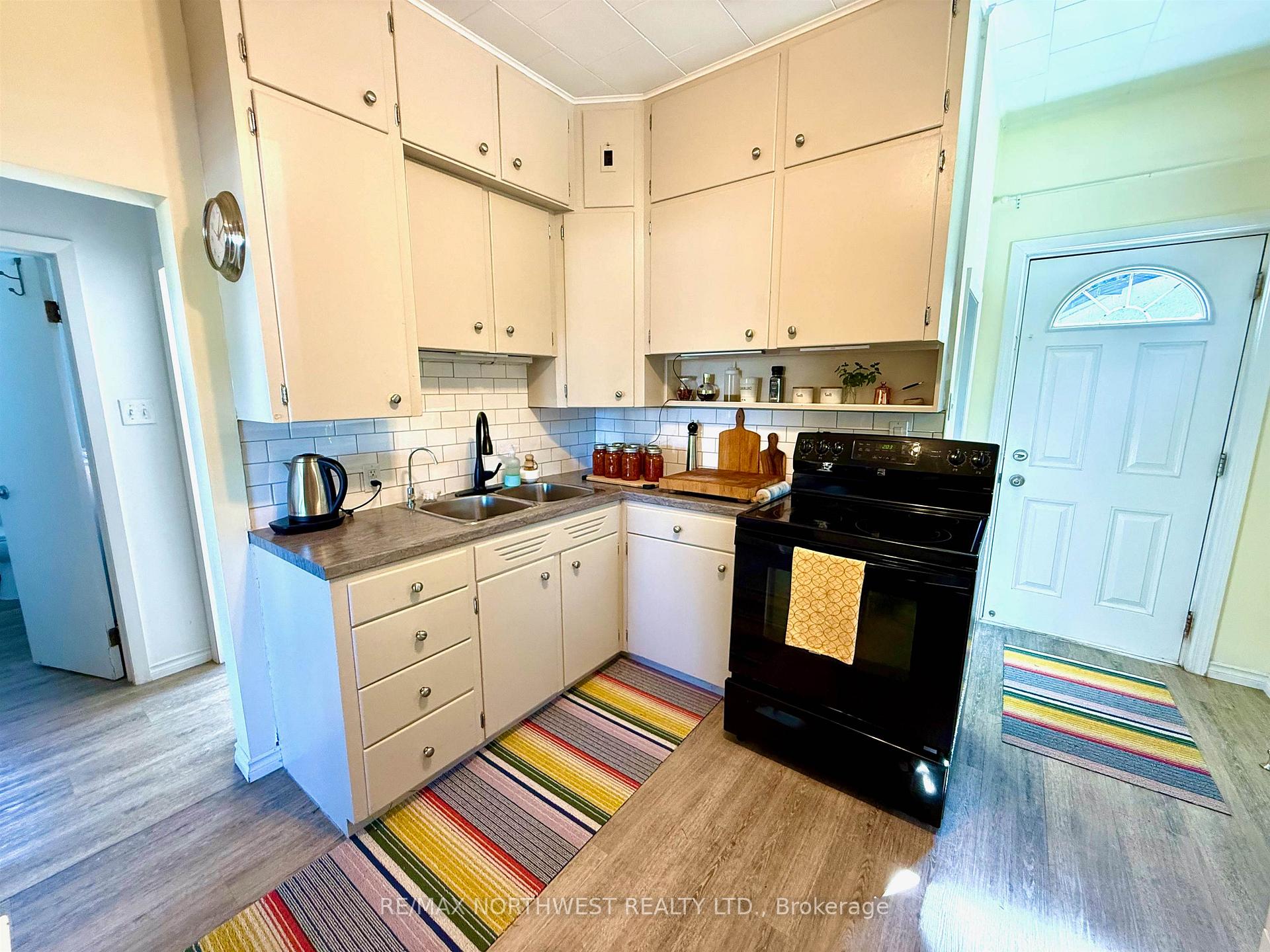 Photo 6 of 407 Fifth Street S, Kenora, Lakeside — HOMEH