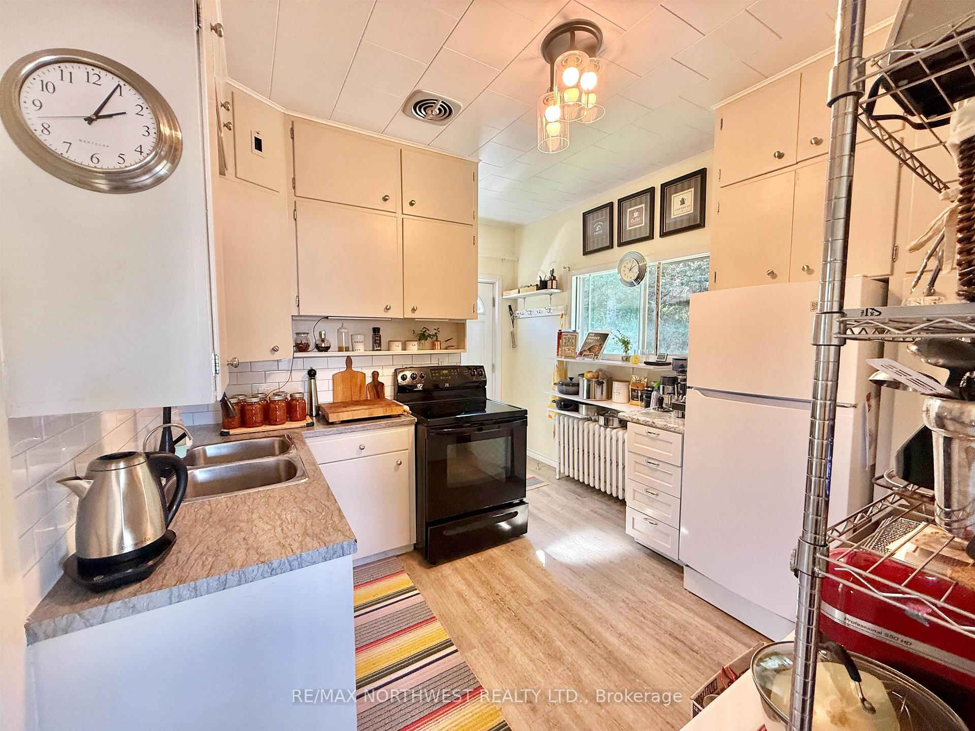 Photo 7 of 407 Fifth Street S, Kenora, Lakeside — HOMEH