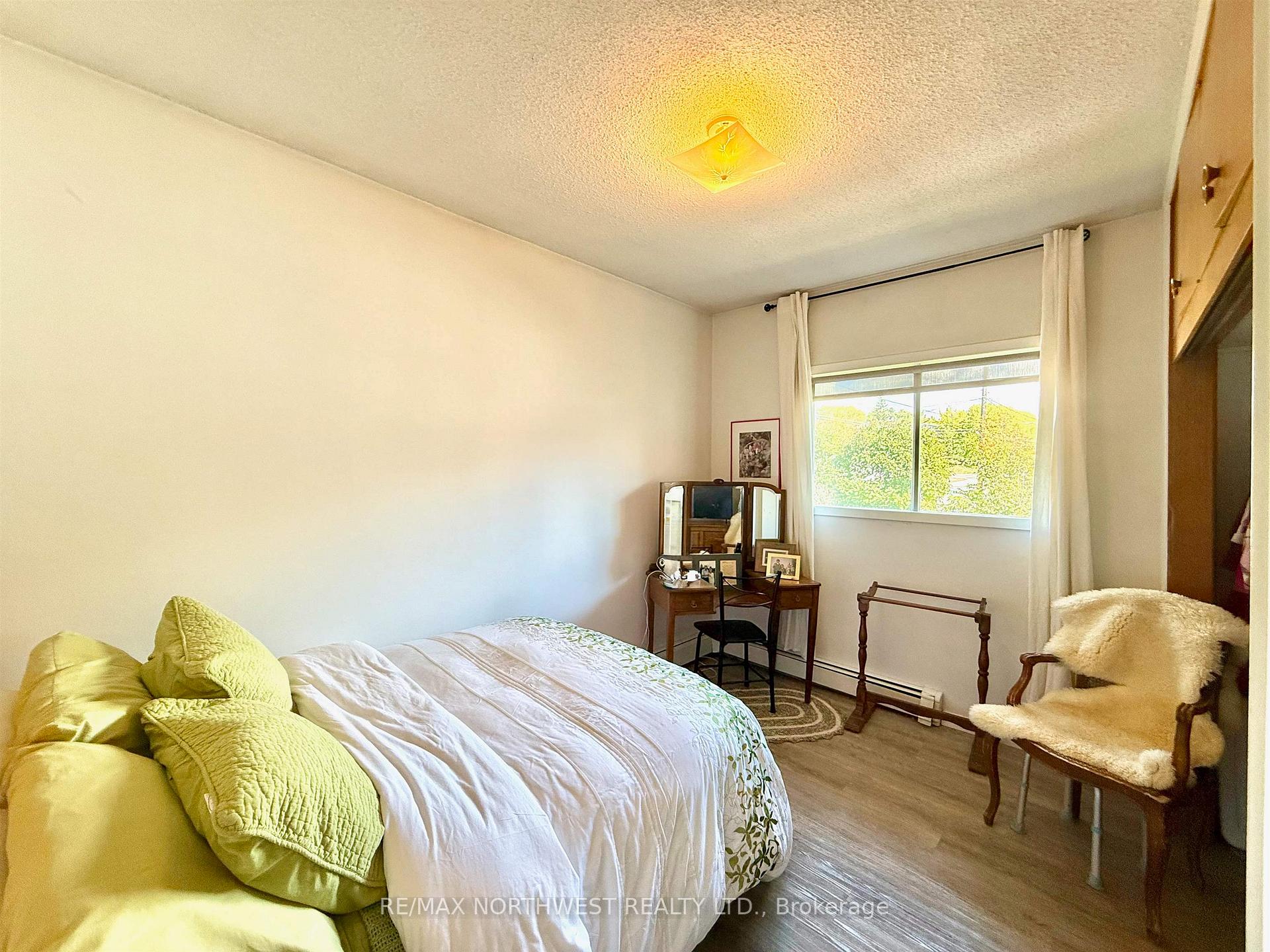Photo 11 of 407 Fifth Street S, Kenora, Lakeside — HOMEH