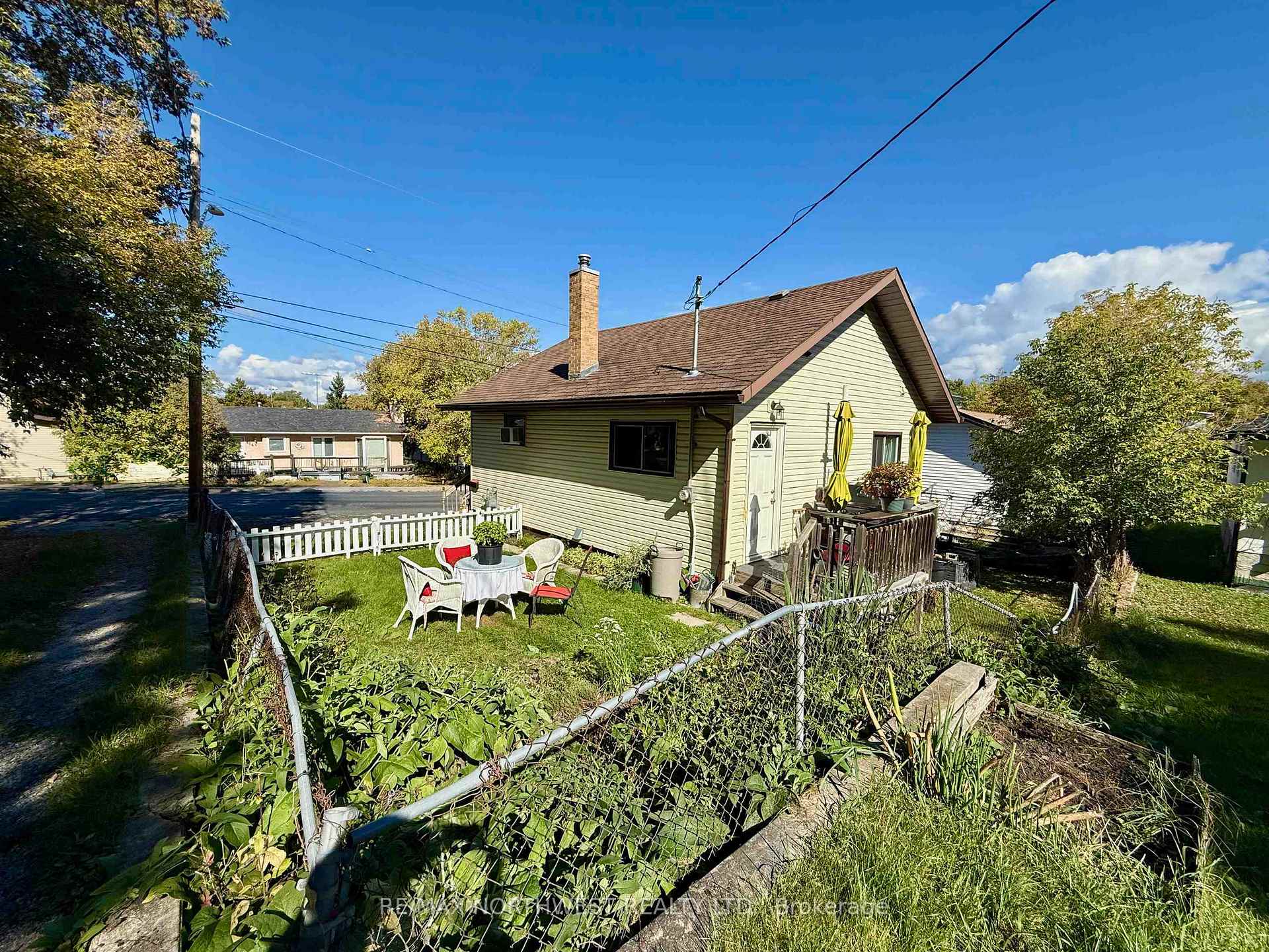Photo 16 of 407 Fifth Street S, Kenora, Lakeside — HOMEH