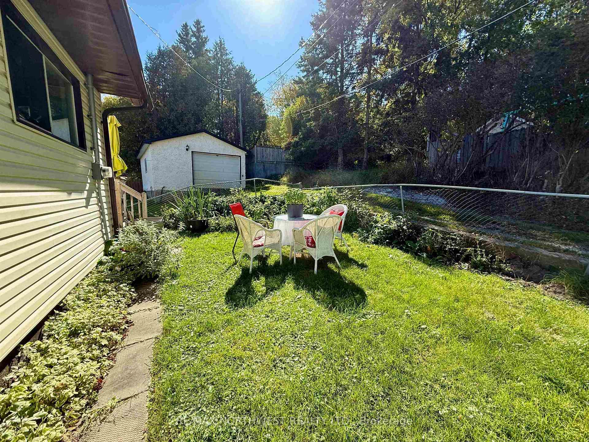 Photo 17 of 407 Fifth Street S, Kenora, Lakeside — HOMEH