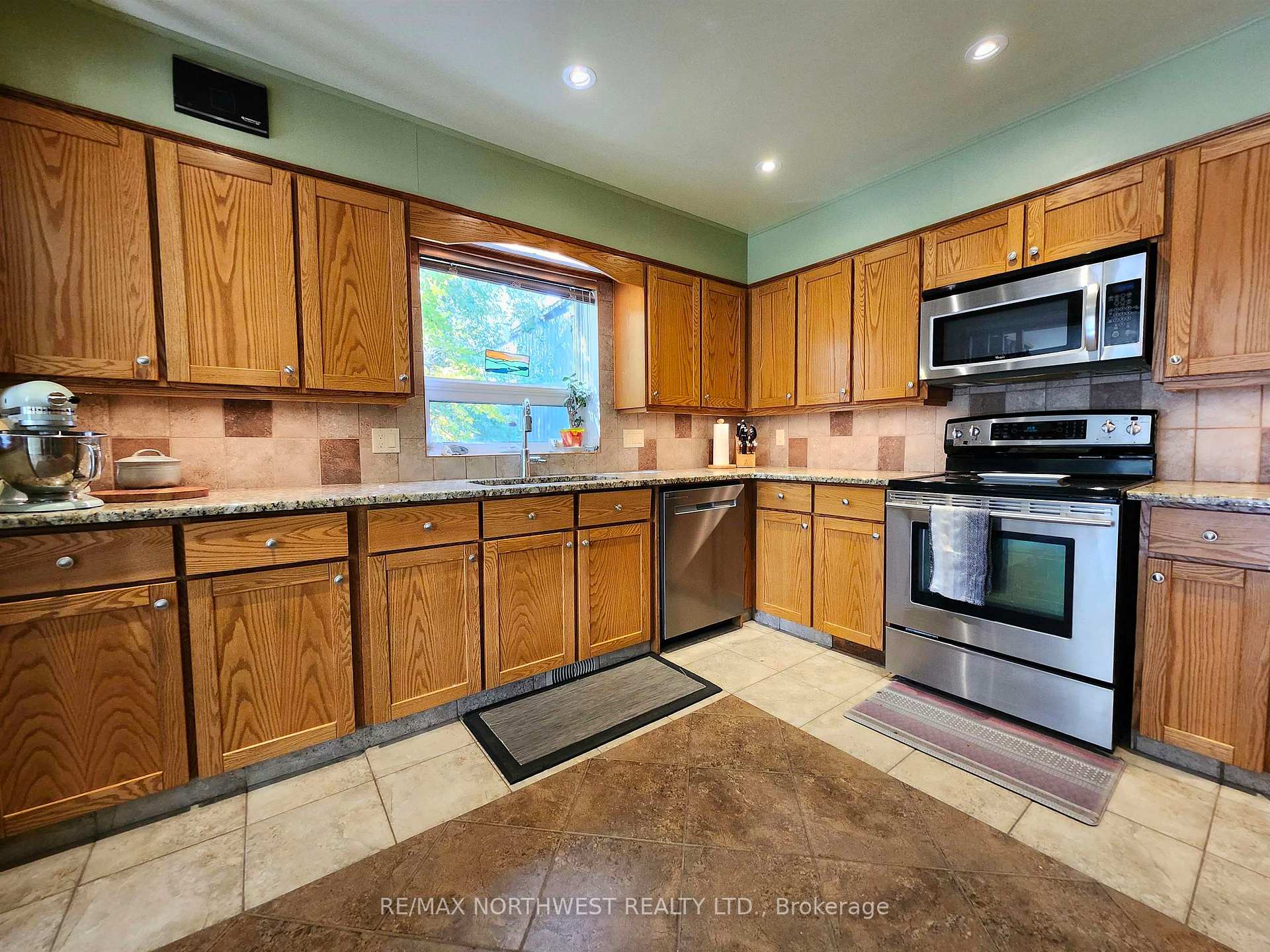 Photo 21 of 504 Front Street, Kenora, Keewatin — HOMEH