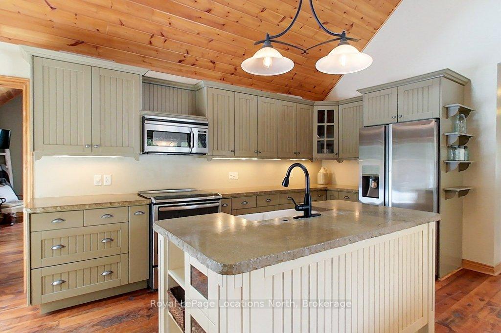 Photo 16 of 9265 County 9 Road, Clearview, Rural Clearview — HOMEH