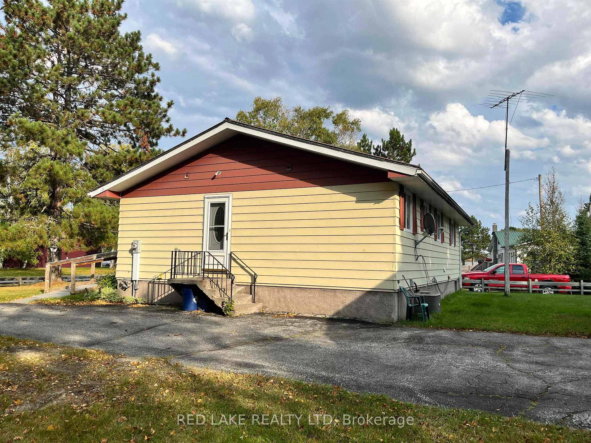 Photo 3 of 27 Balsam Avenue, Ear Falls — HOMEH