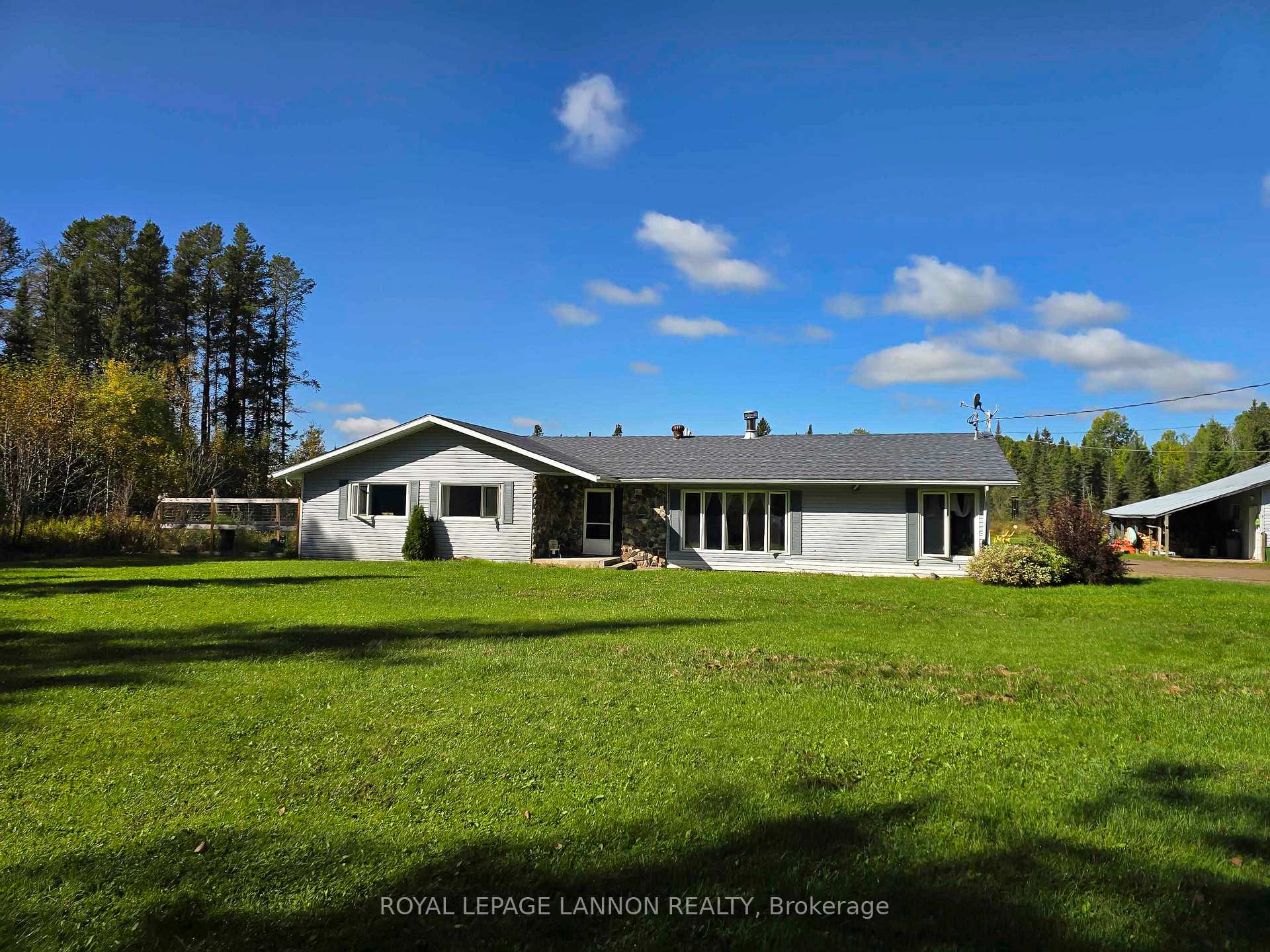 Photo 2 of 321 Hwy 597, Neebing, Pearson — HOMEH