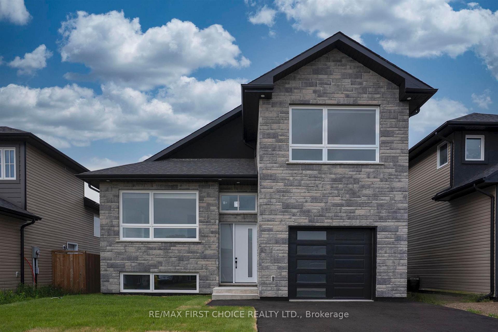 Front of 433 Muskrat Drive