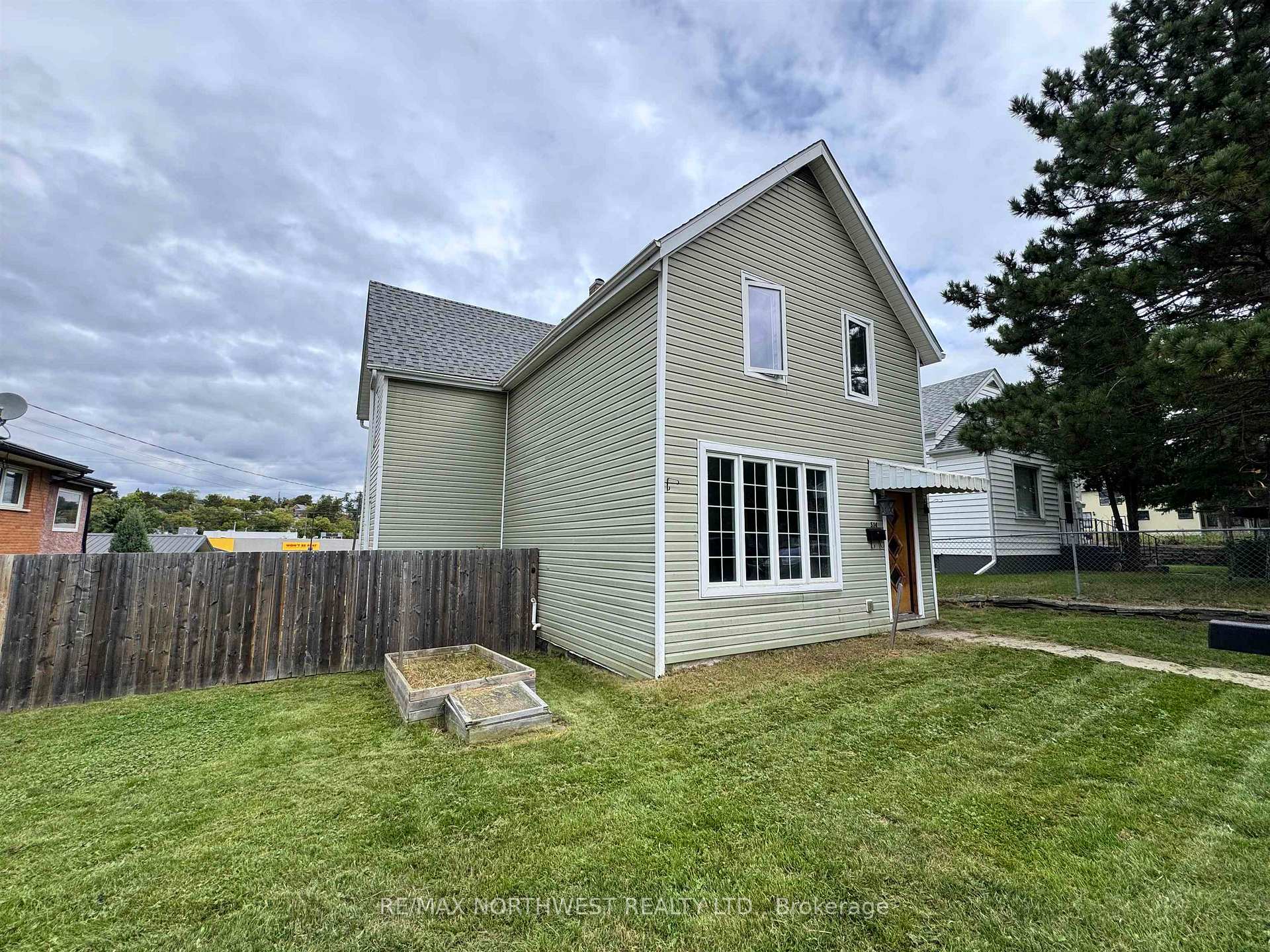Photo 2 of 514 First Street South, Kenora, Central — HOMEH