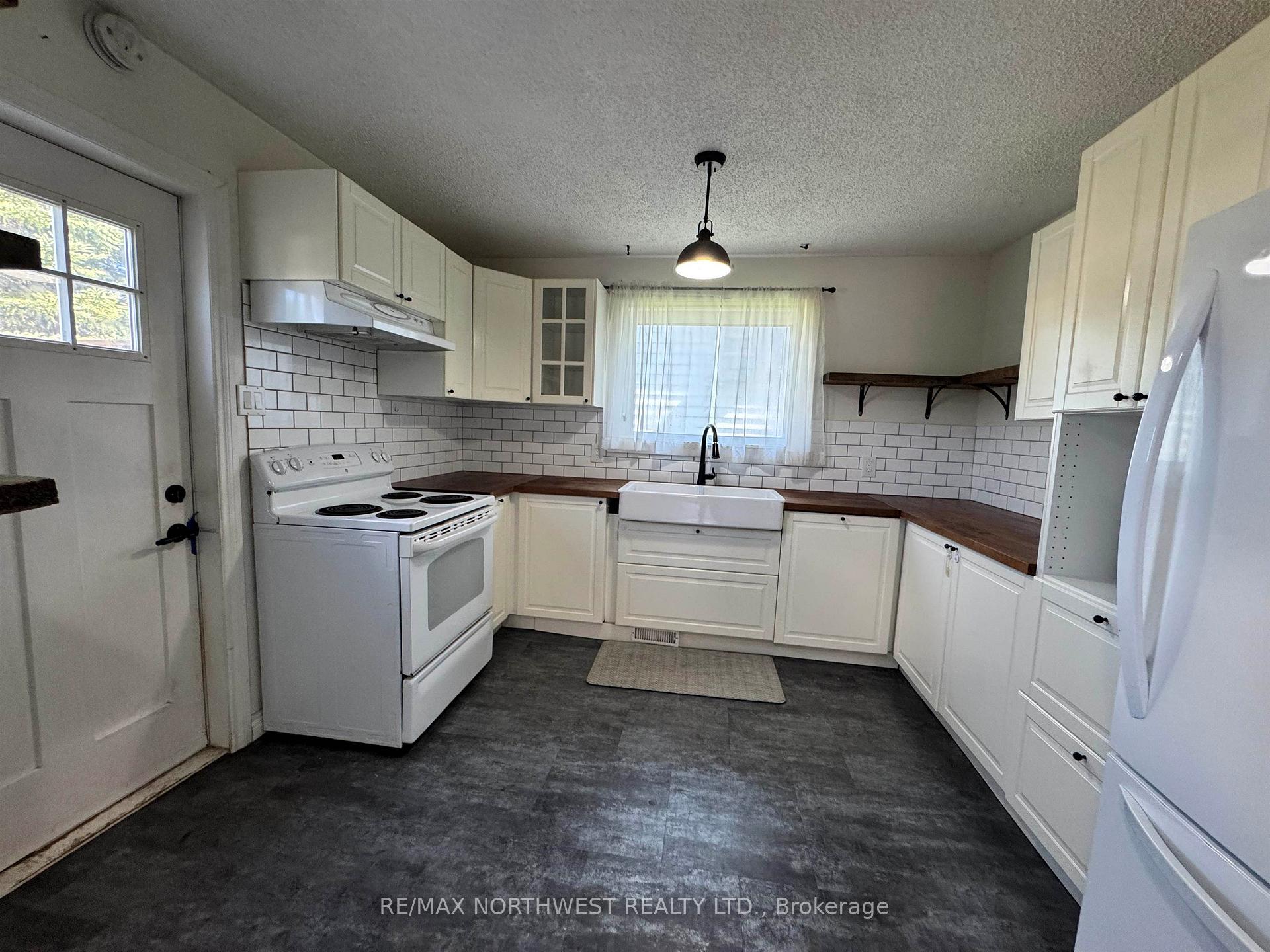 Photo 5 of 514 First Street South, Kenora, Central — HOMEH