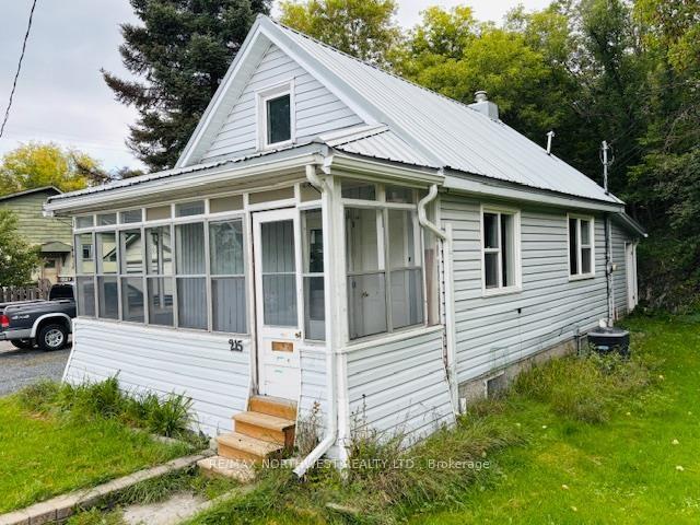 Photo 8 of 215 Matheson St N, Kenora, North End — HOMEH