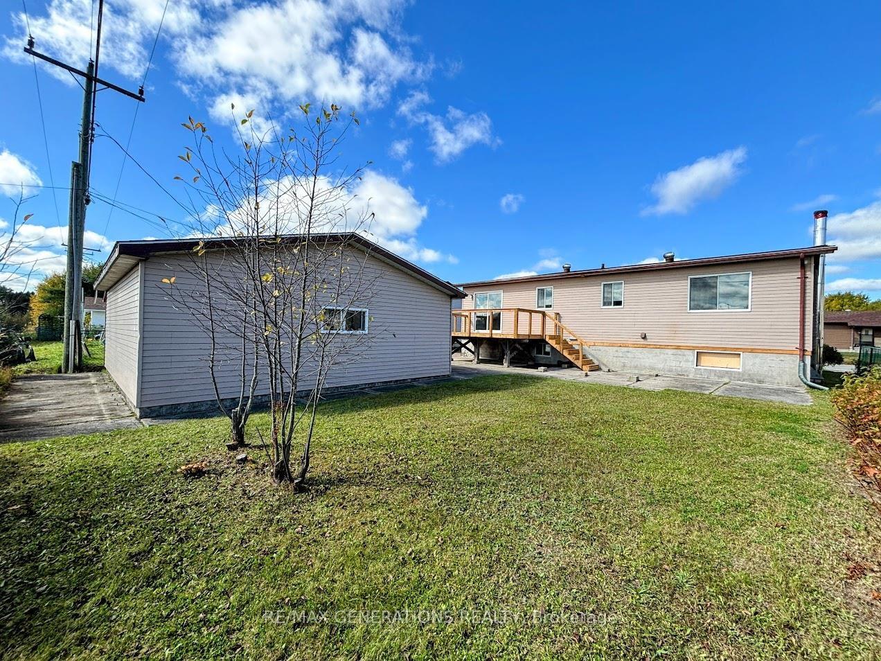 Photo 27 of 8 Otter Avenue, Manitouwadge — HOMEH