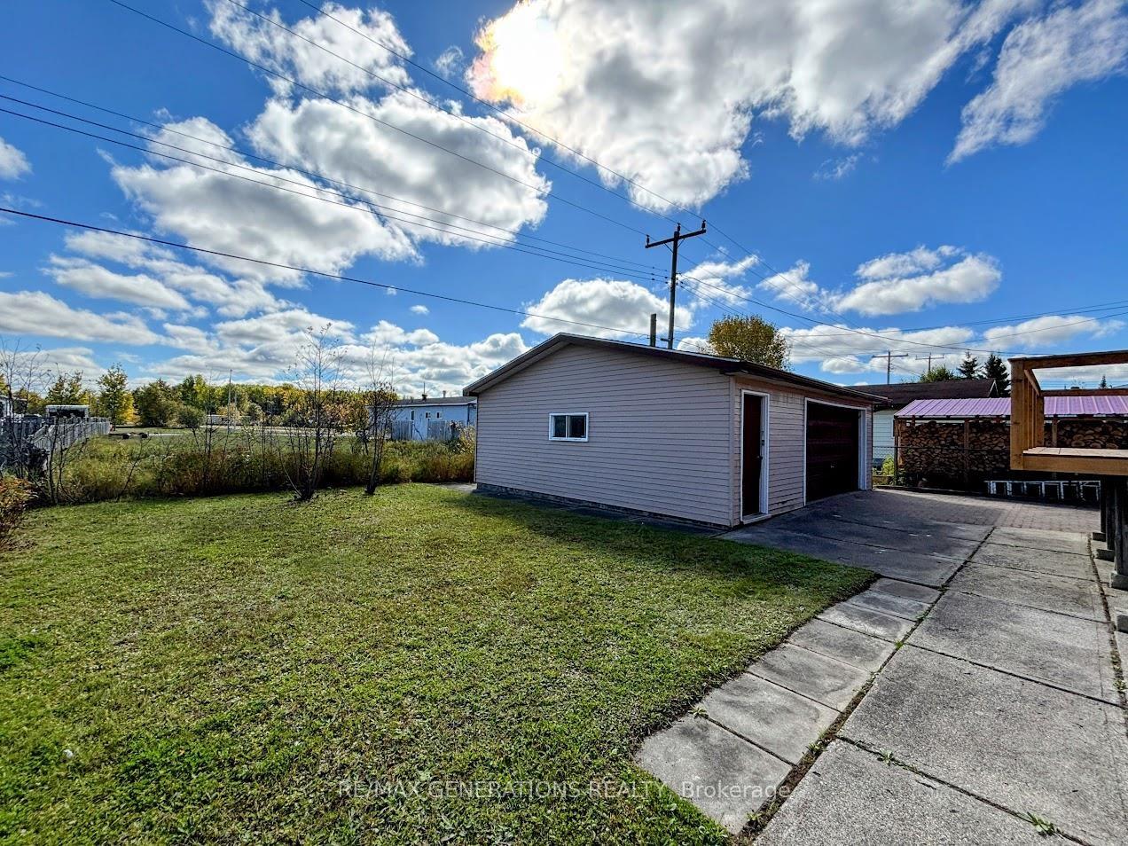 Photo 29 of 8 Otter Avenue, Manitouwadge — HOMEH