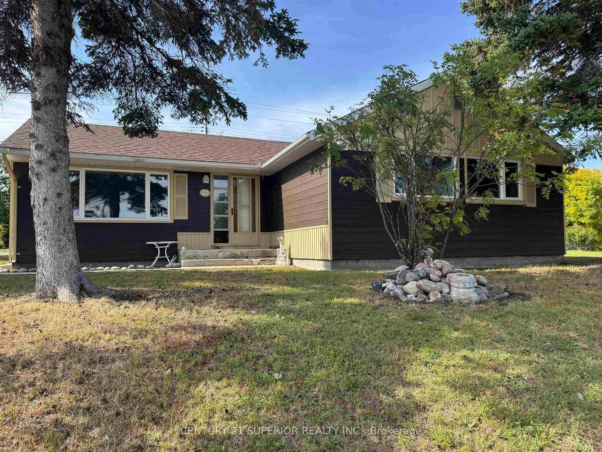 Photo 3 of 22 & 24 Mona Drive, Manitouwadge — HOMEH
