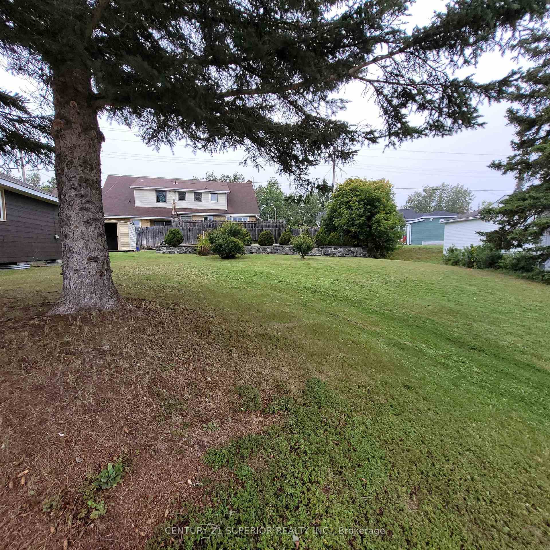 Photo 37 of 22 & 24 Mona Drive, Manitouwadge — HOMEH