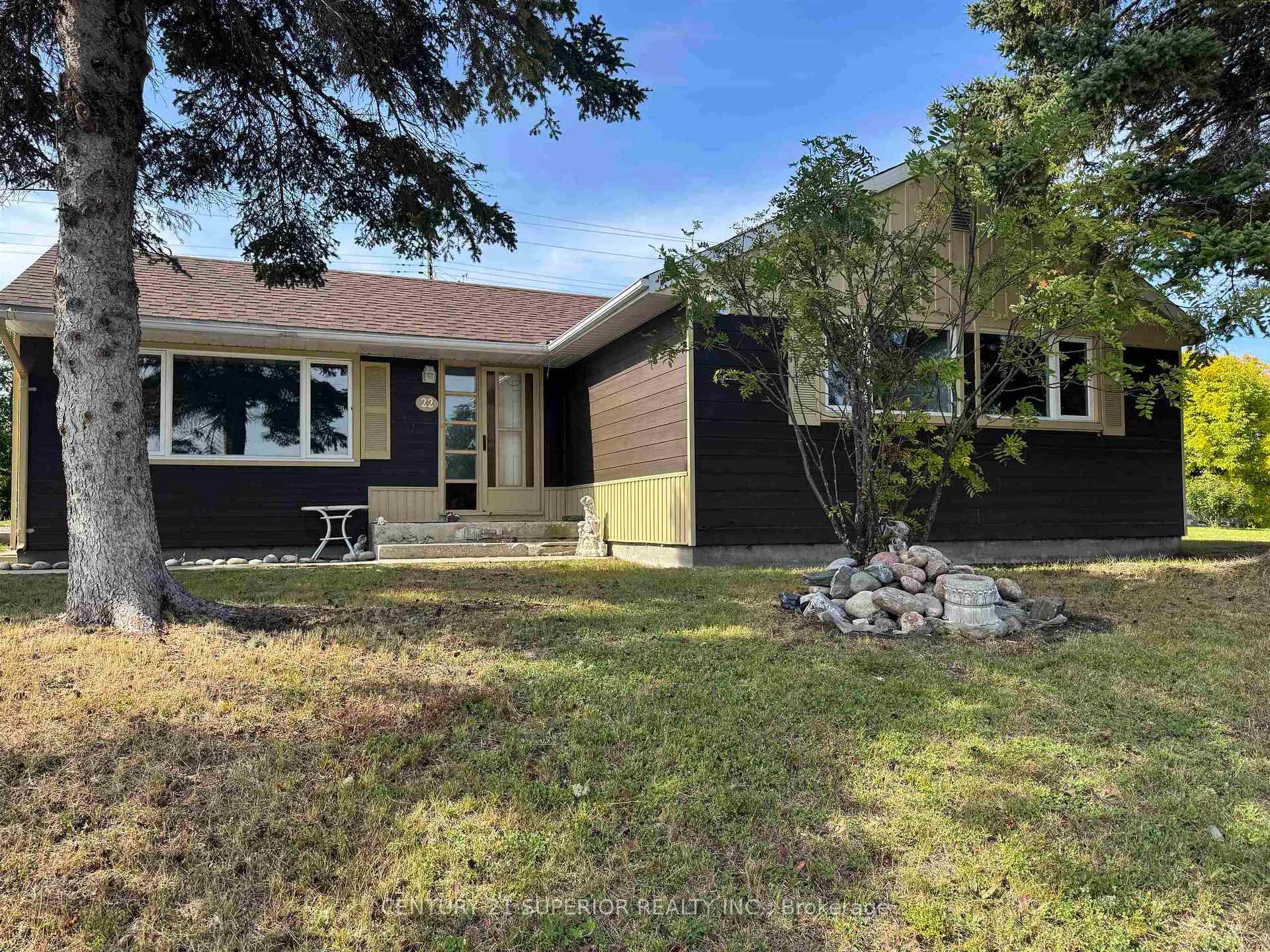 Photo 42 of 22 & 24 Mona Drive, Manitouwadge — HOMEH