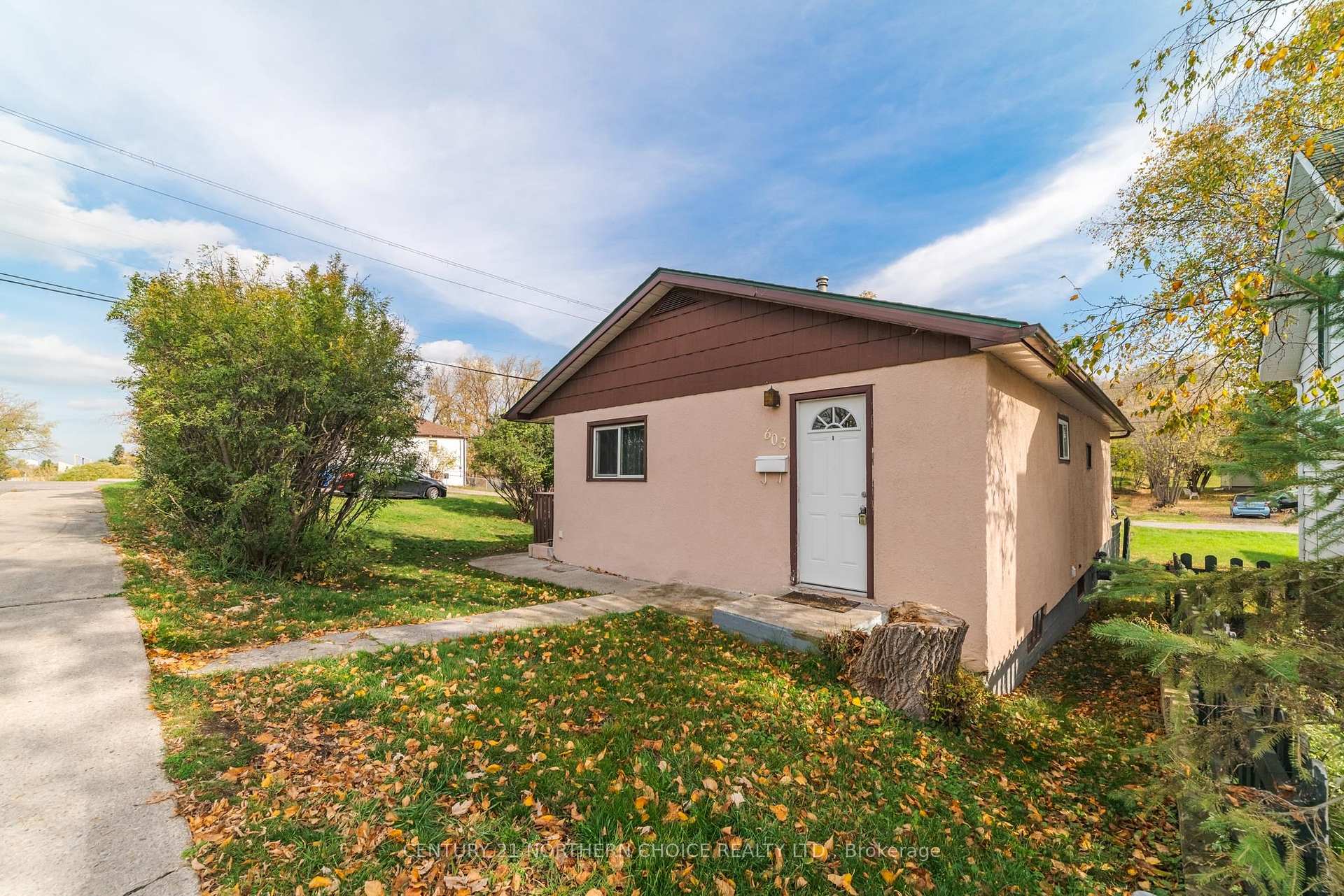 Photo 2 of 603 Sixth Avenue S, Kenora, Lakeside — HOMEH