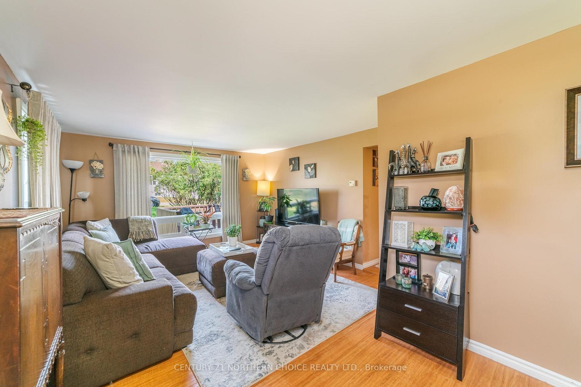 Photo 6 of 603 Sixth Avenue S, Kenora, Lakeside — HOMEH
