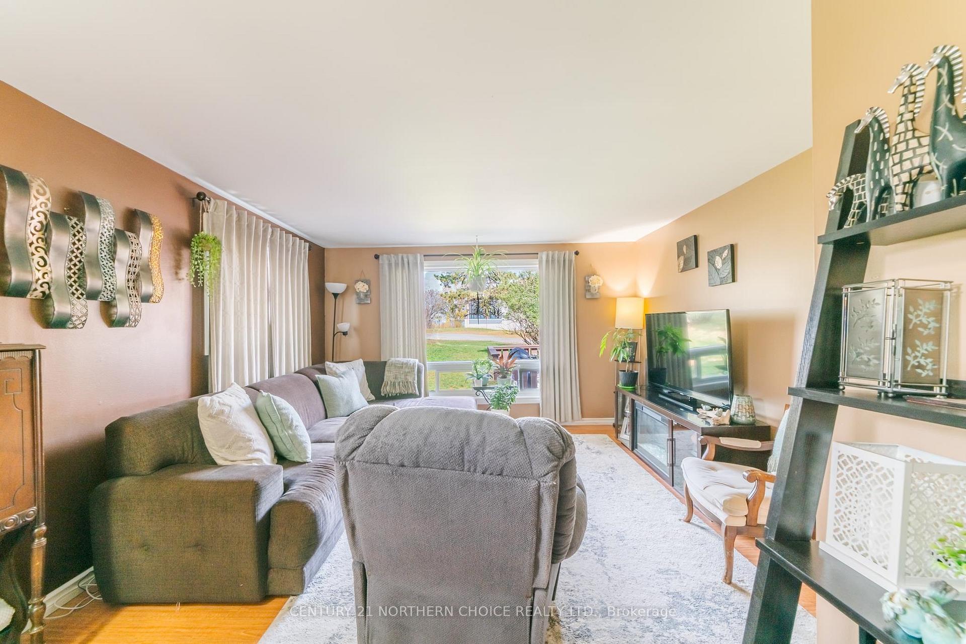 Photo 7 of 603 Sixth Avenue S, Kenora, Lakeside — HOMEH