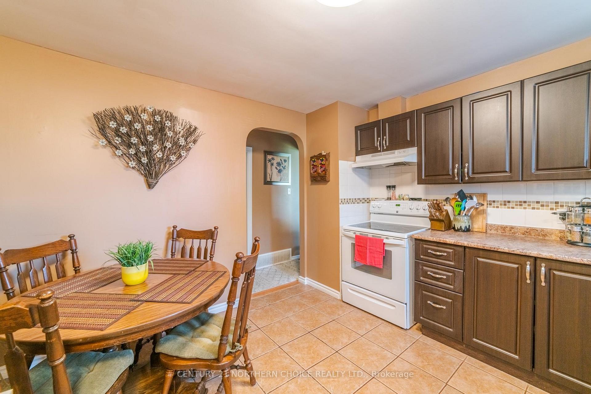 Photo 11 of 603 Sixth Avenue S, Kenora, Lakeside — HOMEH