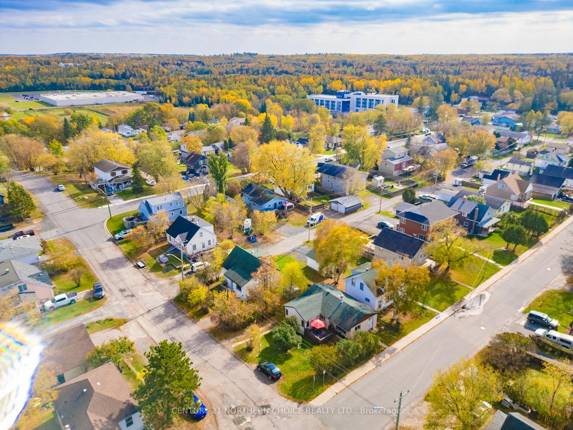 Photo 32 of 603 Sixth Avenue S, Kenora, Lakeside — HOMEH