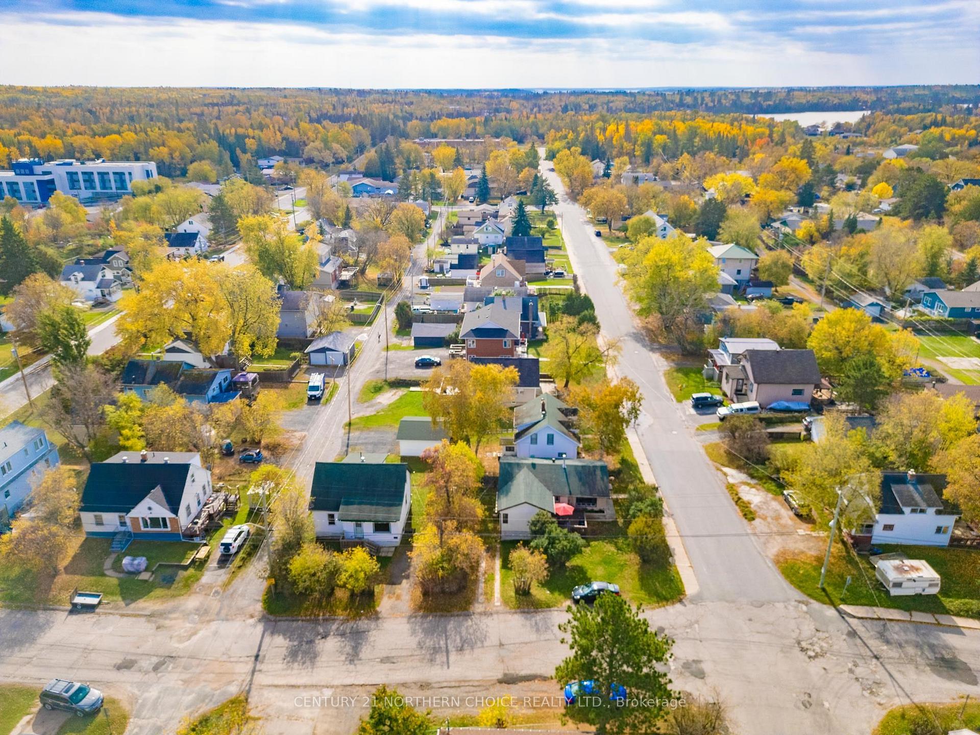 Photo 33 of 603 Sixth Avenue S, Kenora, Lakeside — HOMEH