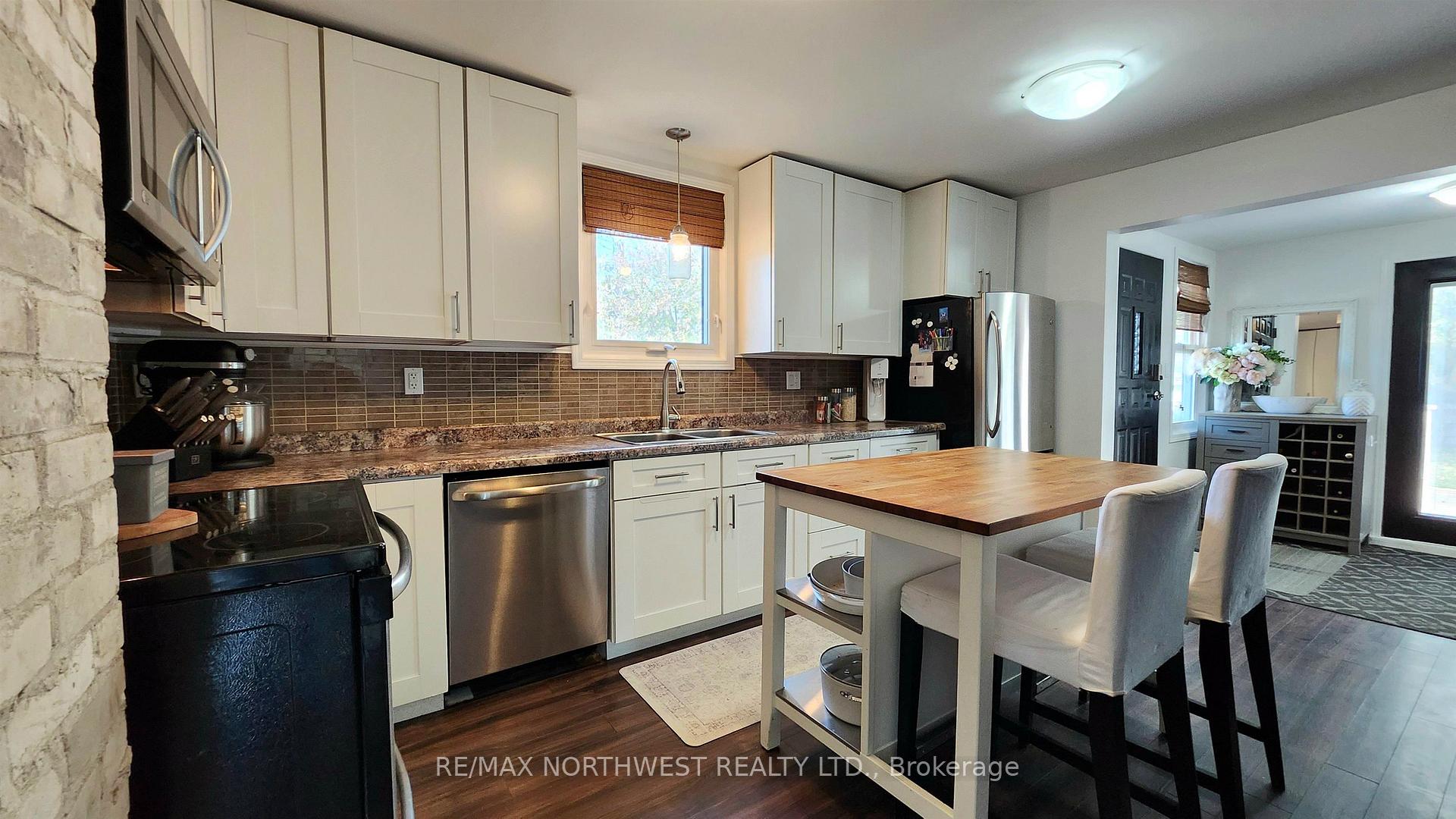 Photo 12 of 419 River Street, Kenora, Keewatin — HOMEH