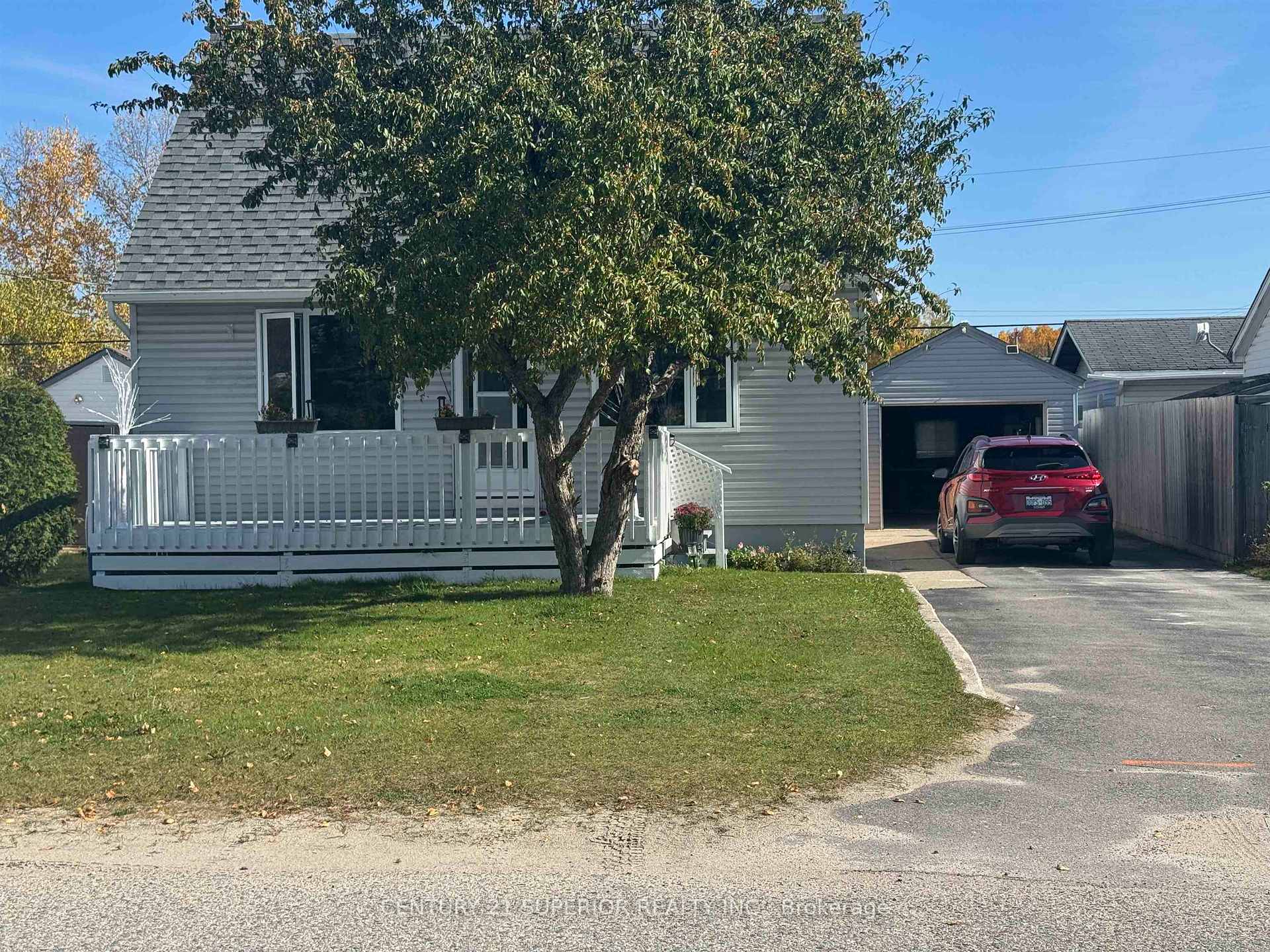 Photo 2 of 27 Adjala Avenue, Manitouwadge — HOMEH