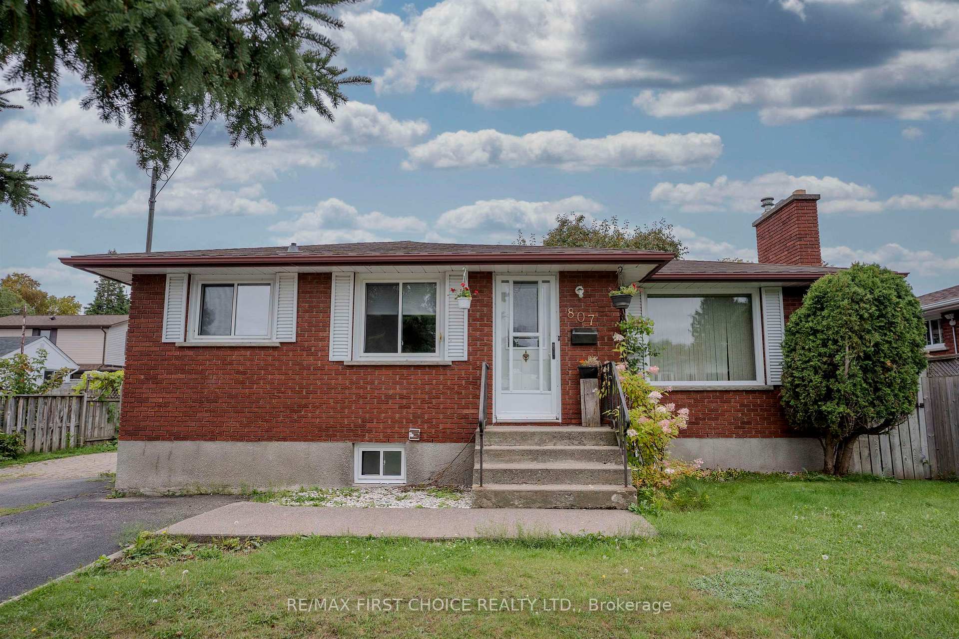 Front of 807 Superior Ave