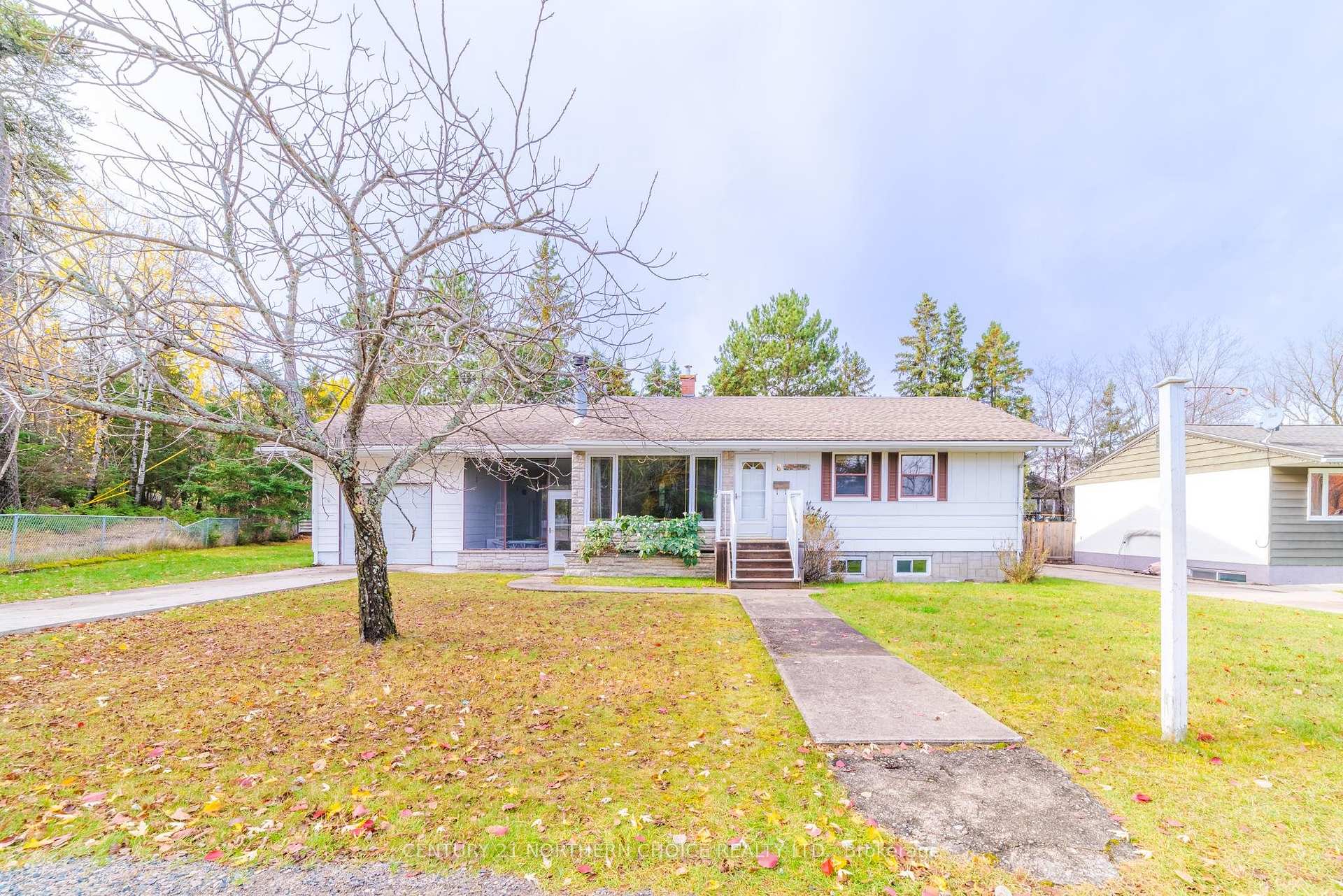 Photo 1 of 8 Seegmiller Avenue, Kenora, Pinecrest — HOMEH