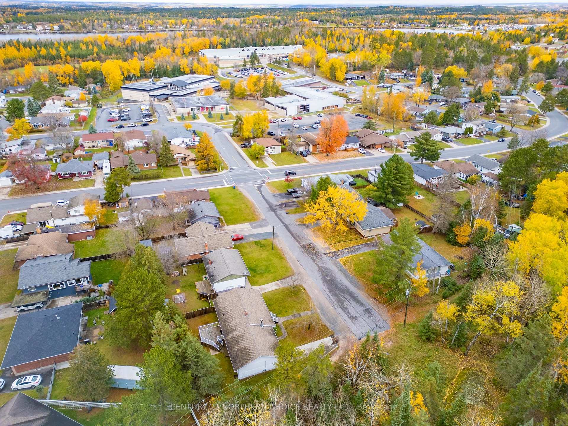 Photo 2 of 8 Seegmiller Avenue, Kenora, Pinecrest — HOMEH