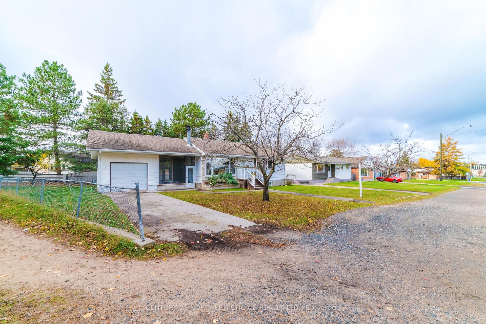Photo 3 of 8 Seegmiller Avenue, Kenora, Pinecrest — HOMEH