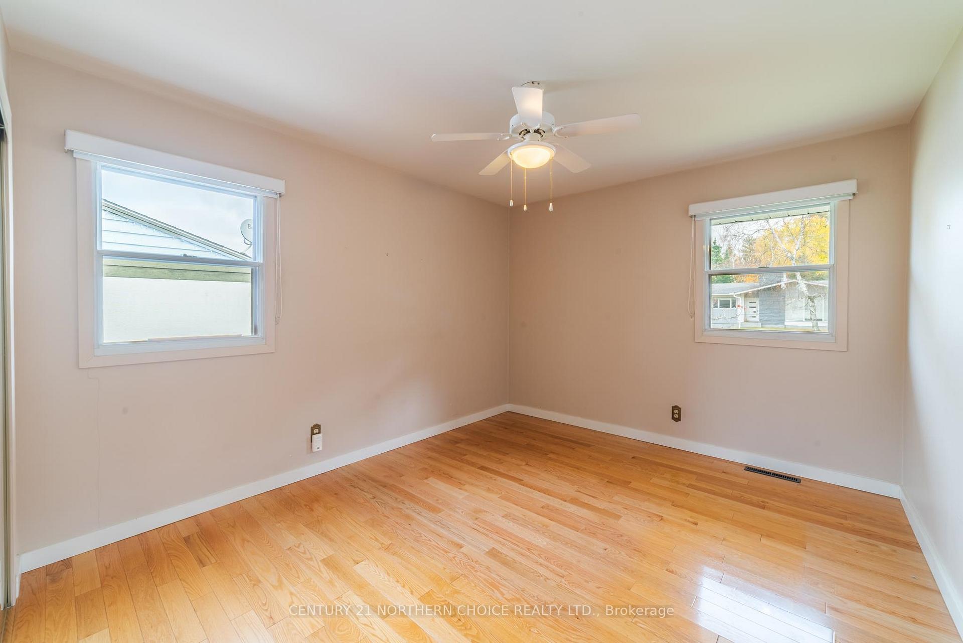 Photo 23 of 8 Seegmiller Avenue, Kenora, Pinecrest — HOMEH