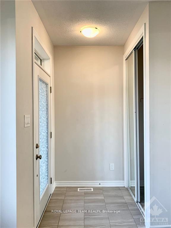 Photo 2 of 3044 Travertine Way, Ottawa, Barrhaven - Half Moon Bay — HOMEH