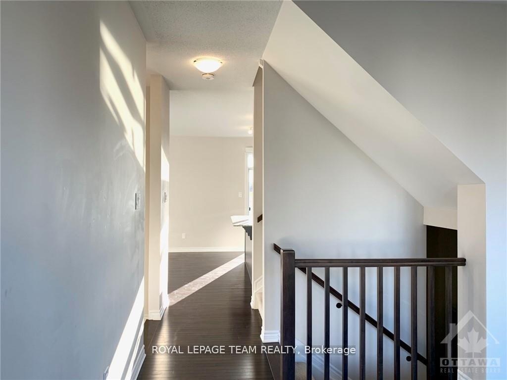 Photo 5 of 3044 Travertine Way, Ottawa, Barrhaven - Half Moon Bay — HOMEH