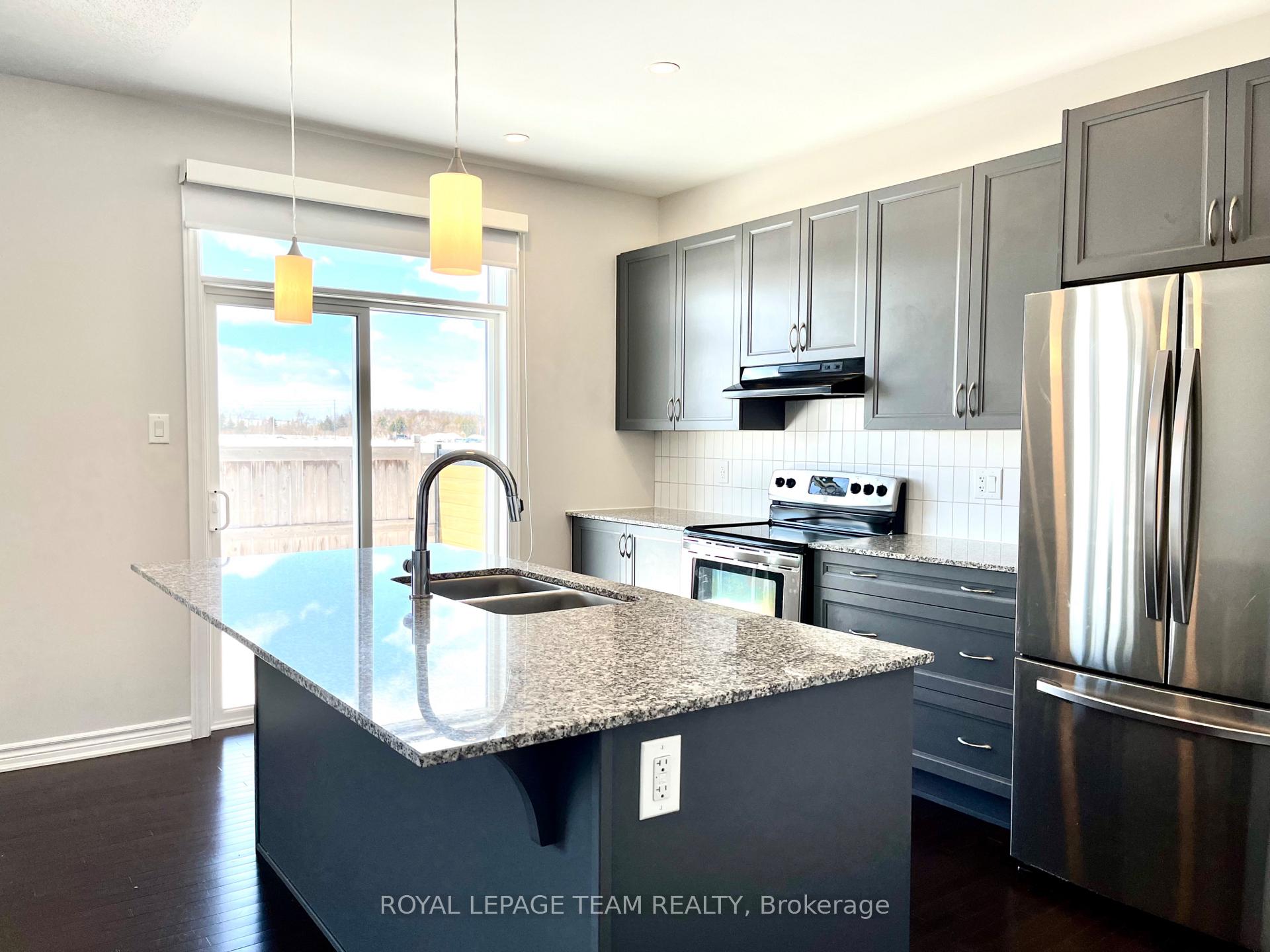 Photo 7 of 3044 Travertine Way, Ottawa, Barrhaven - Half Moon Bay — HOMEH