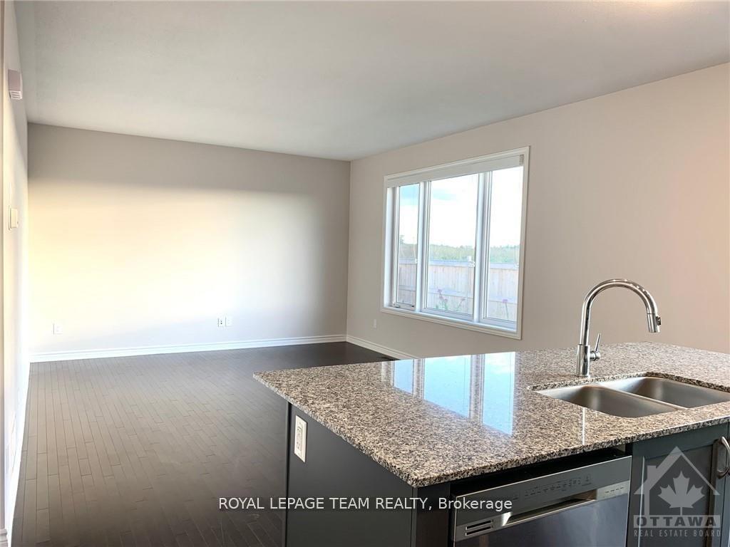 Photo 10 of 3044 Travertine Way, Ottawa, Barrhaven - Half Moon Bay — HOMEH
