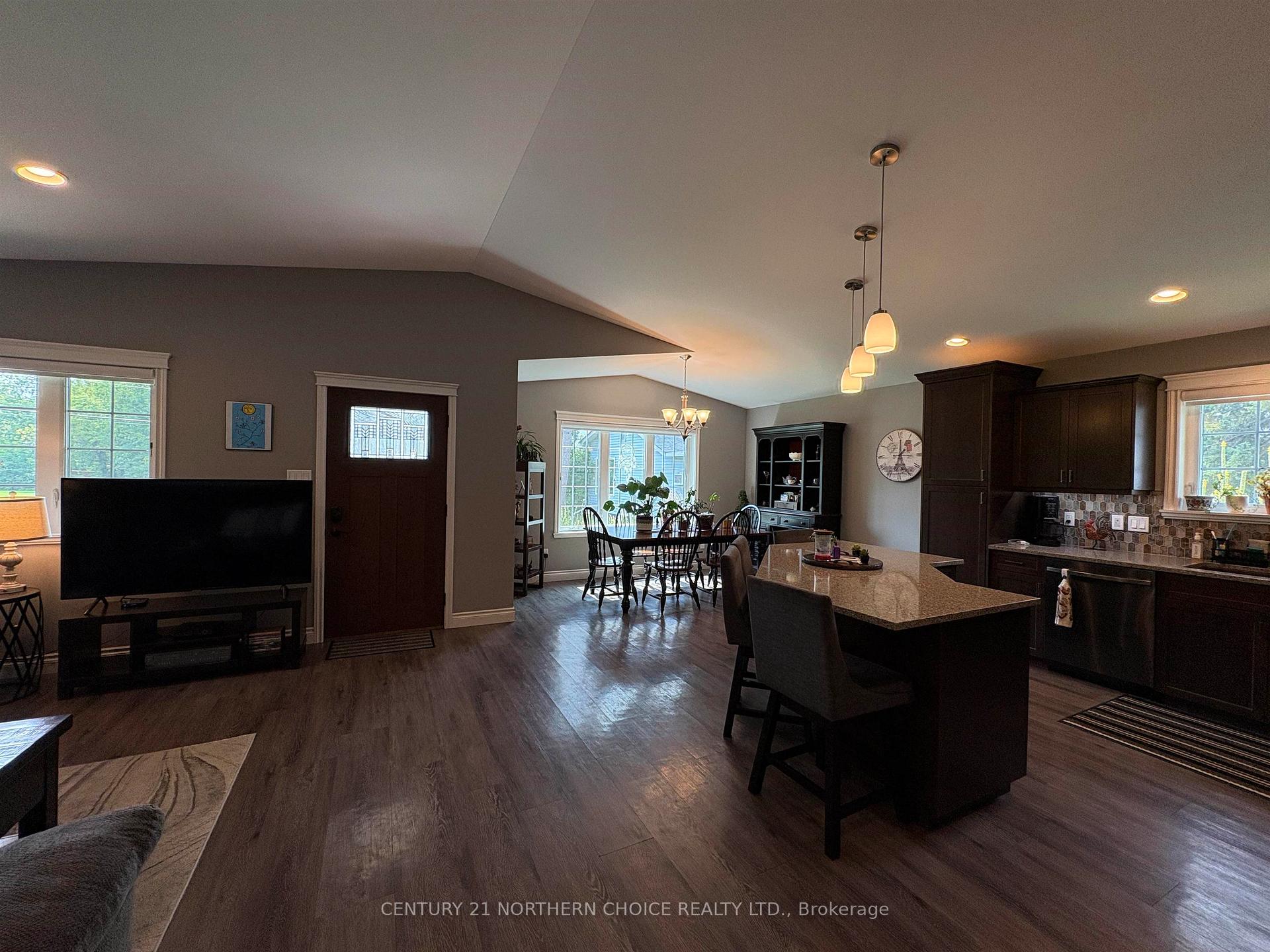 Photo 4 of 1702 Sunset Drive, Fort Frances — HOMEH