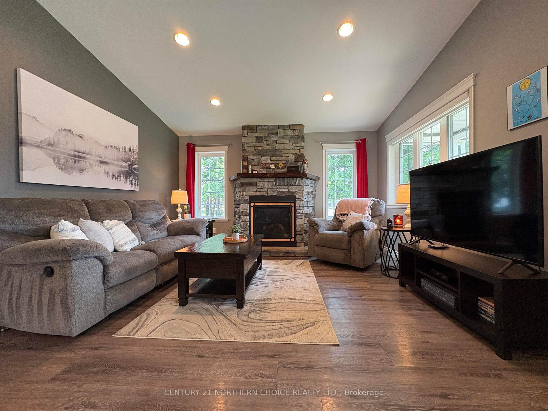 Photo 5 of 1702 Sunset Drive, Fort Frances — HOMEH
