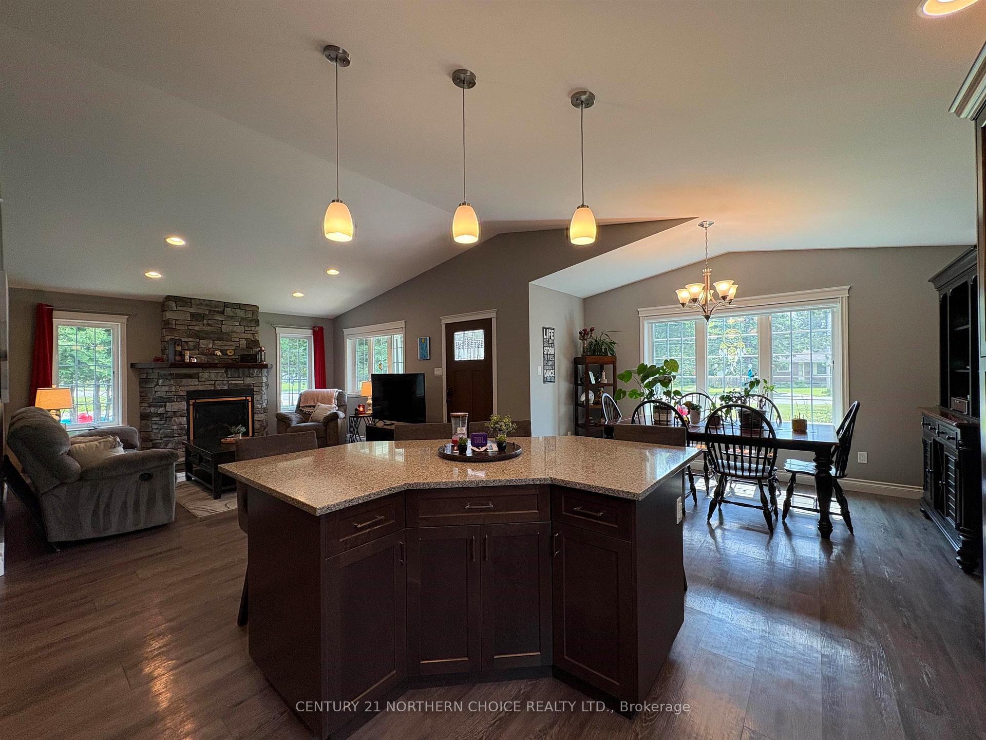 Photo 7 of 1702 Sunset Drive, Fort Frances — HOMEH