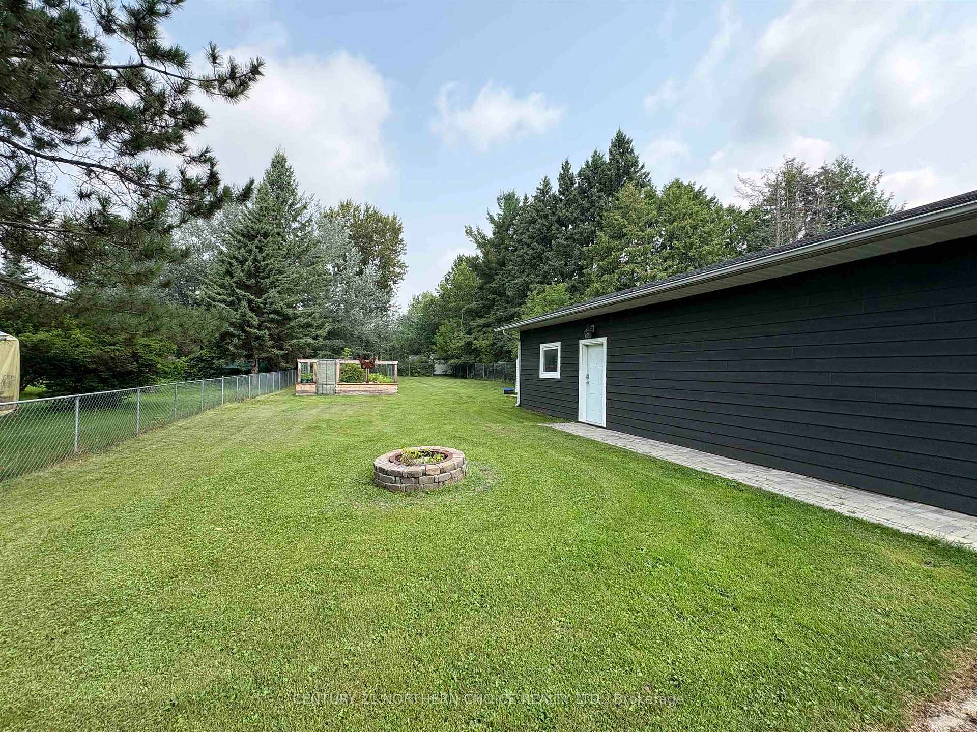 Photo 41 of 1702 Sunset Drive, Fort Frances — HOMEH