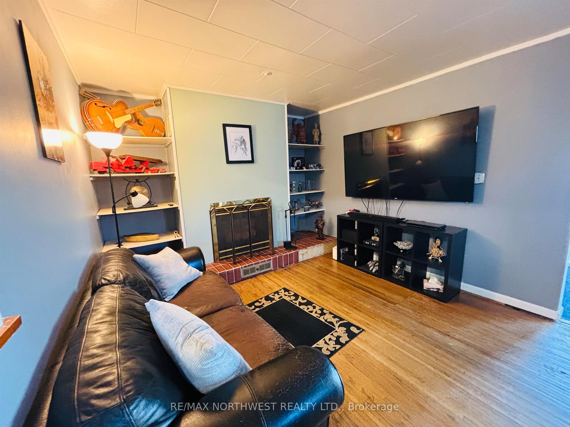 Photo 8 of 219 Fifth St N, Kenora, North End — HOMEH