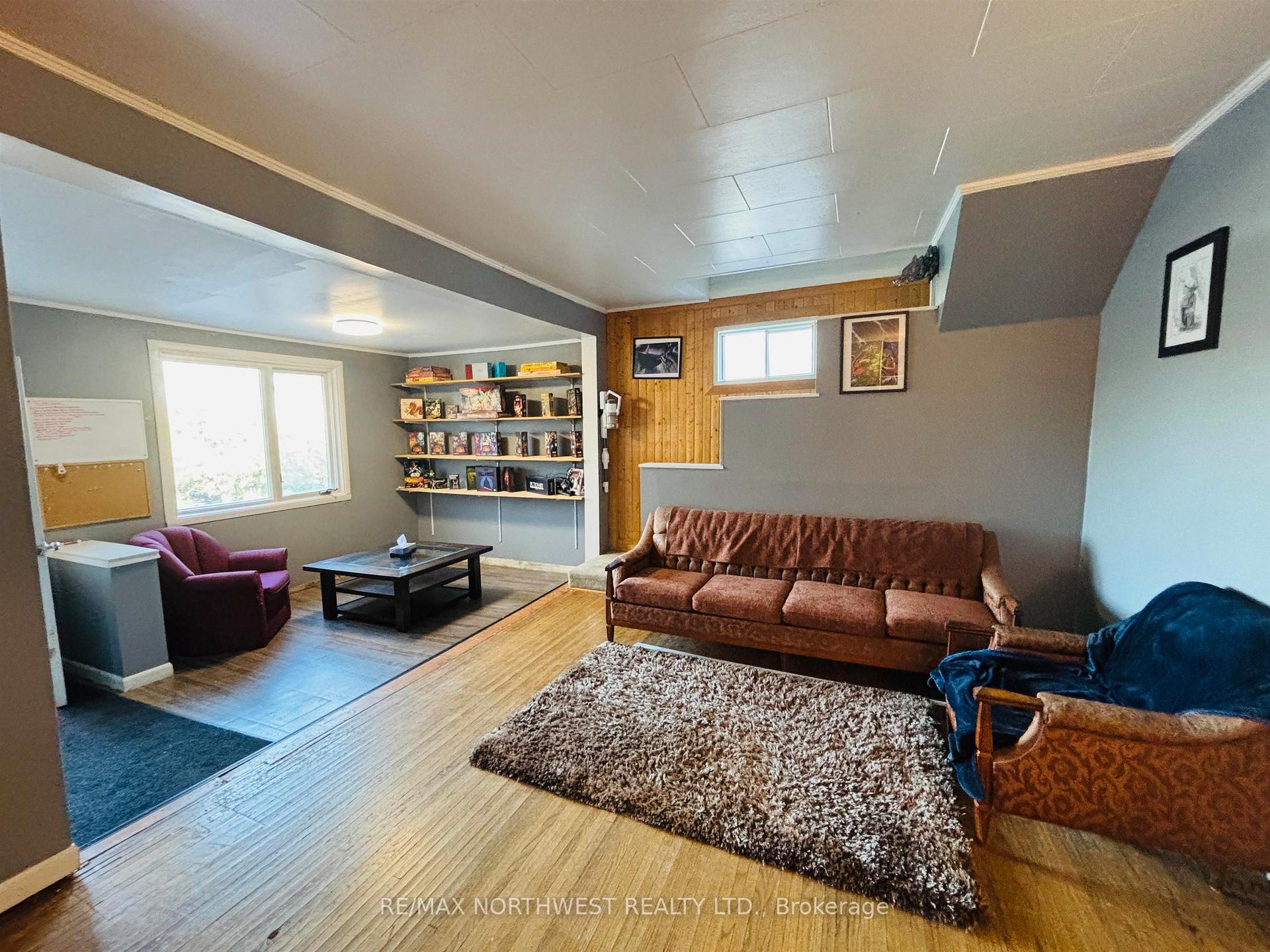 Photo 9 of 219 Fifth St N, Kenora, North End — HOMEH
