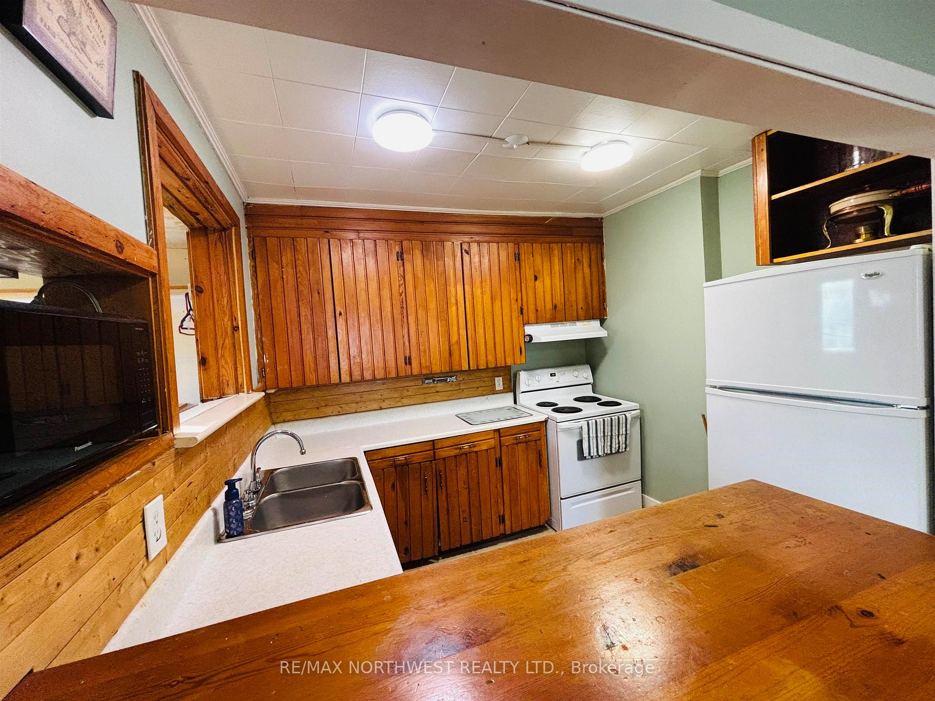 Photo 13 of 219 Fifth St N, Kenora, North End — HOMEH