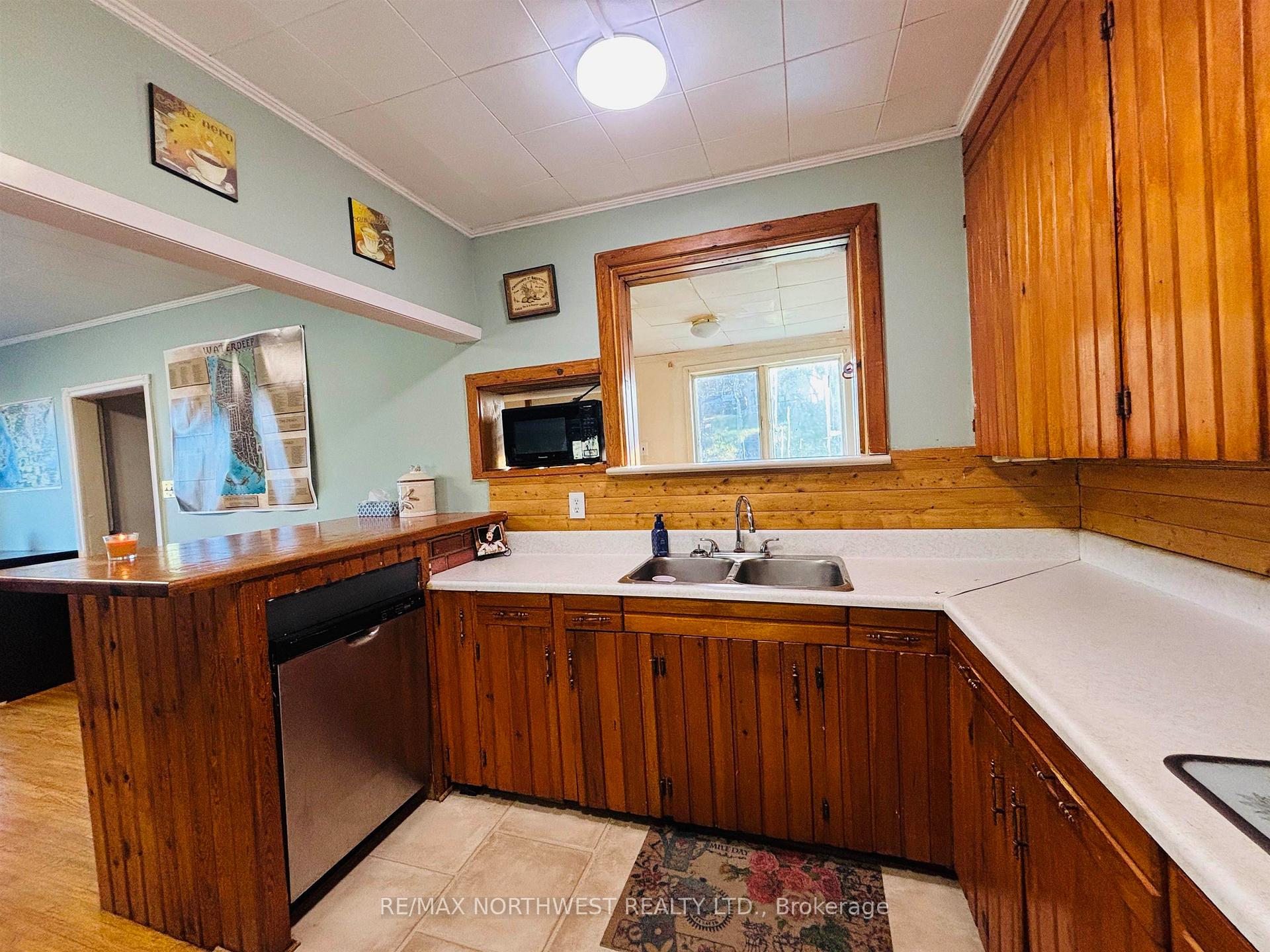 Photo 14 of 219 Fifth St N, Kenora, North End — HOMEH