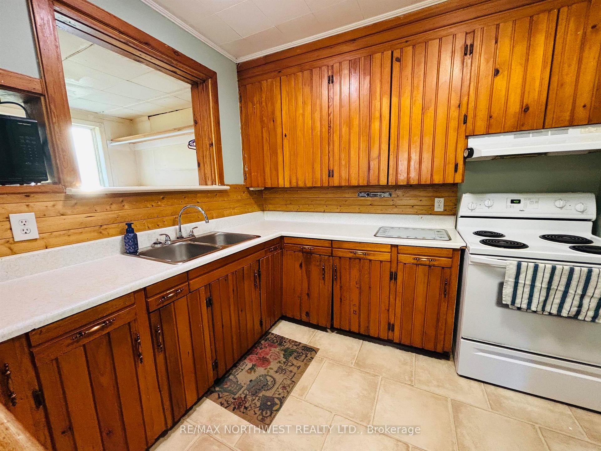 Photo 15 of 219 Fifth St N, Kenora, North End — HOMEH