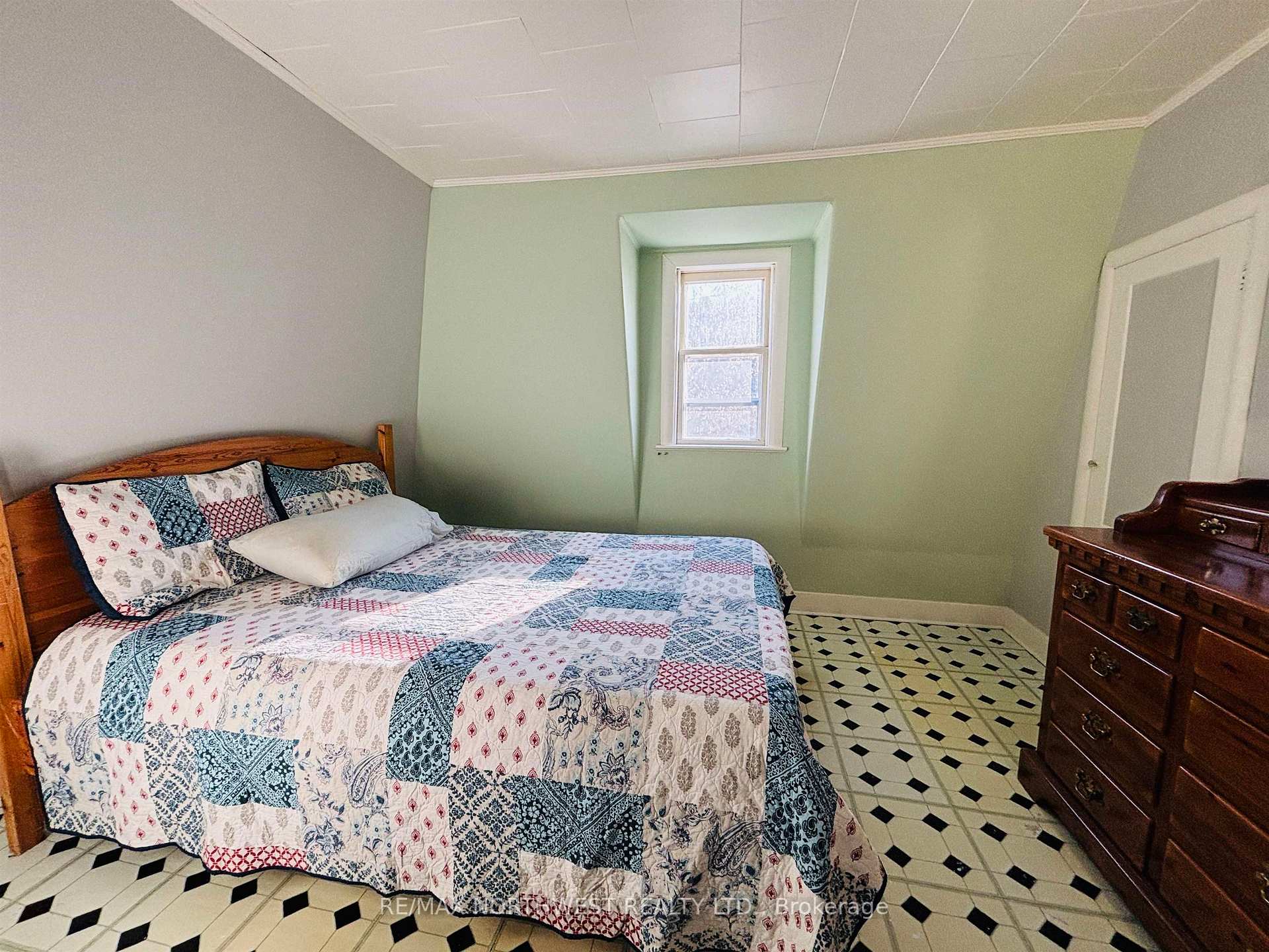 Photo 19 of 219 Fifth St N, Kenora, North End — HOMEH