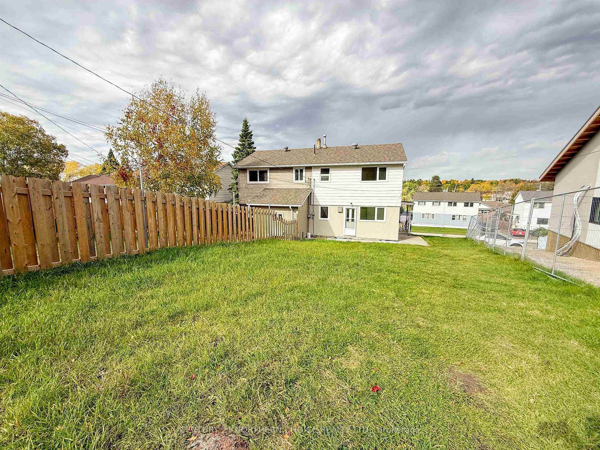 Photo 5 of 33 Drewry Drive, Kenora, Pinecrest — HOMEH