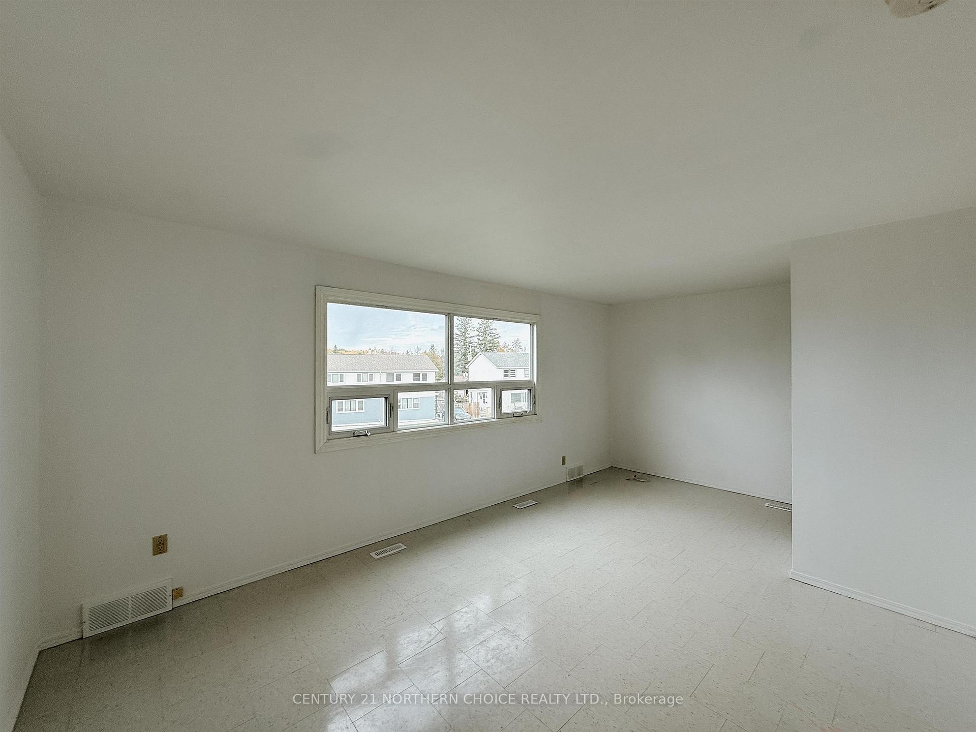 Photo 8 of 33 Drewry Drive, Kenora, Pinecrest — HOMEH
