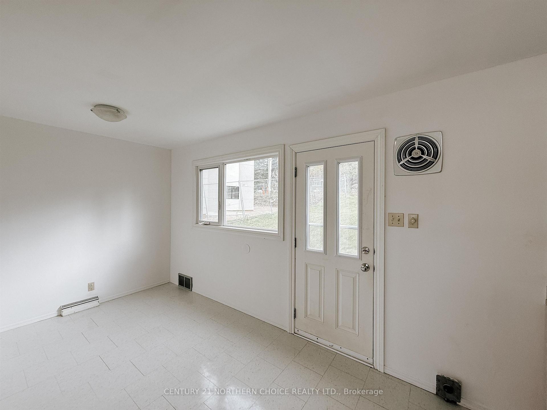 Photo 11 of 33 Drewry Drive, Kenora, Pinecrest — HOMEH