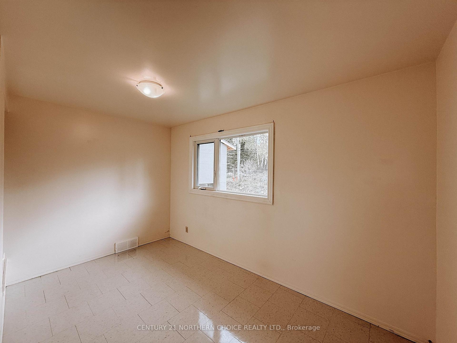 Photo 17 of 33 Drewry Drive, Kenora, Pinecrest — HOMEH