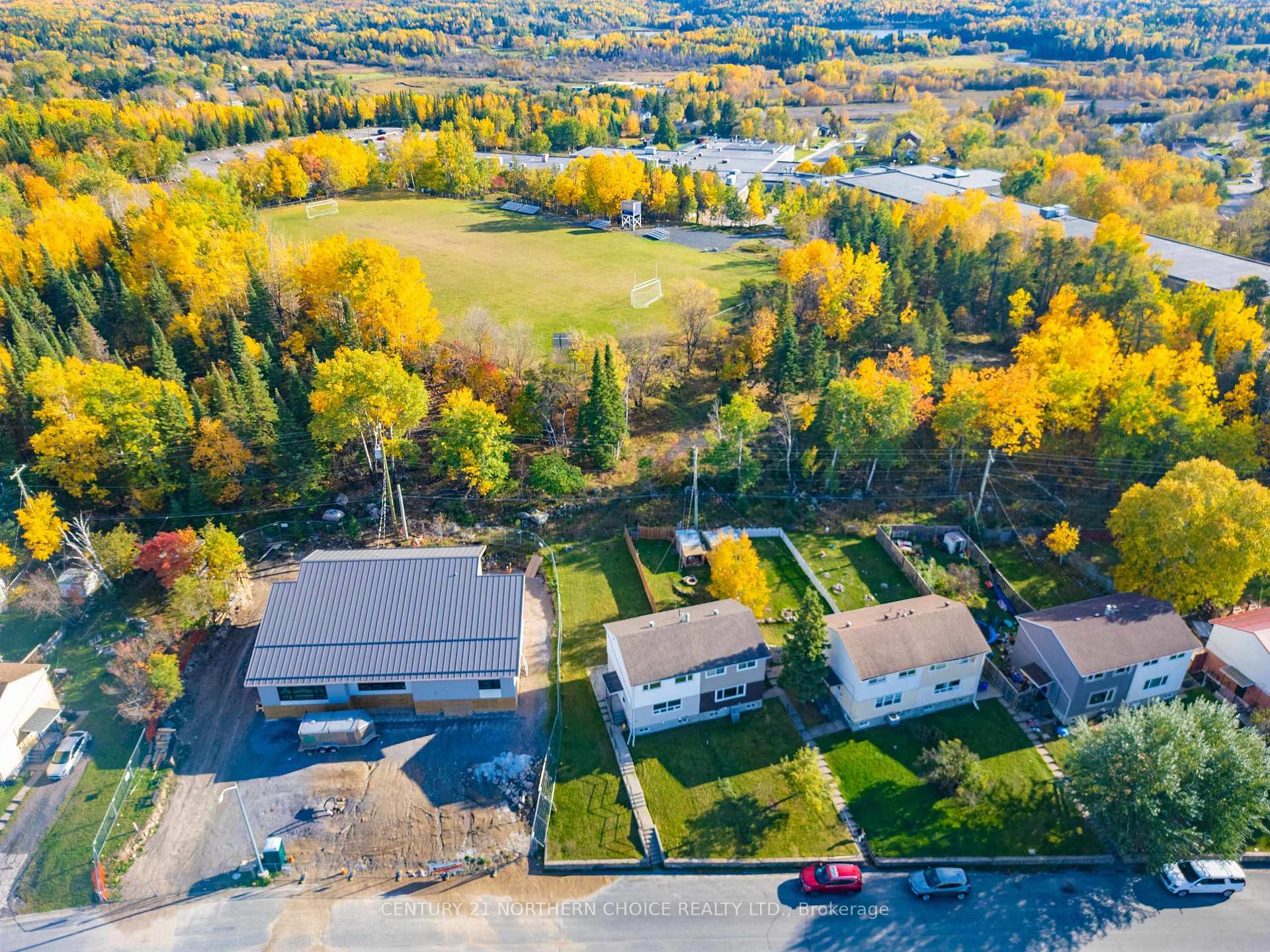 Photo 24 of 33 Drewry Drive, Kenora, Pinecrest — HOMEH